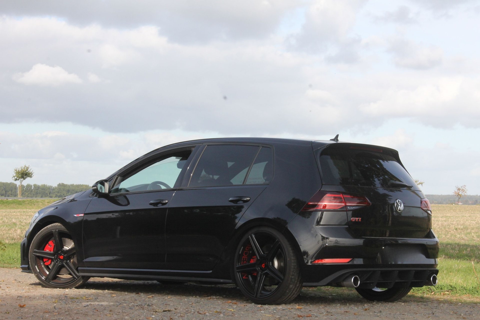 VOLKSWAGEN Golf 7 AU - KV1 schwarz glänzend