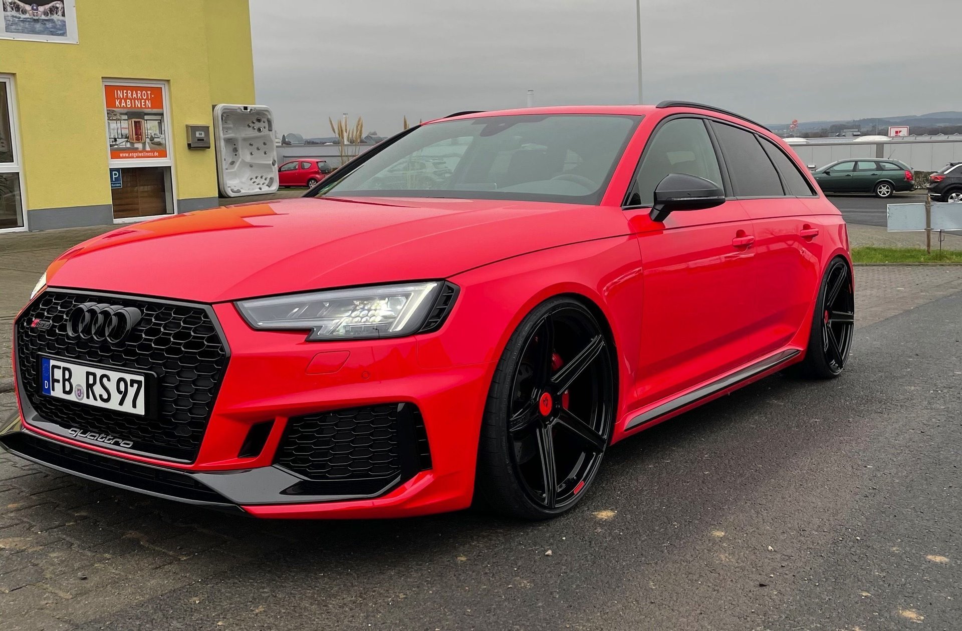 AUDI RS4 Avant B8(B9) KV1 S schwarz glänzend