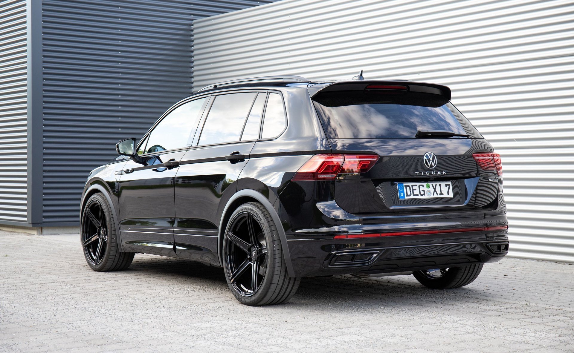 VOLKSWAGEN Tiguan 5N KV1 S schwarz glänzend