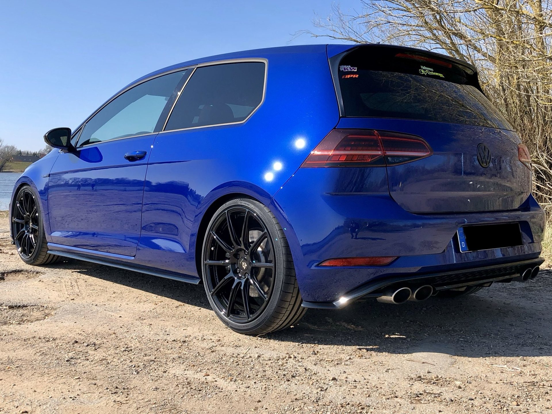 VOLKSWAGEN Golf 7 R AU - MF1 schwarz glänzend