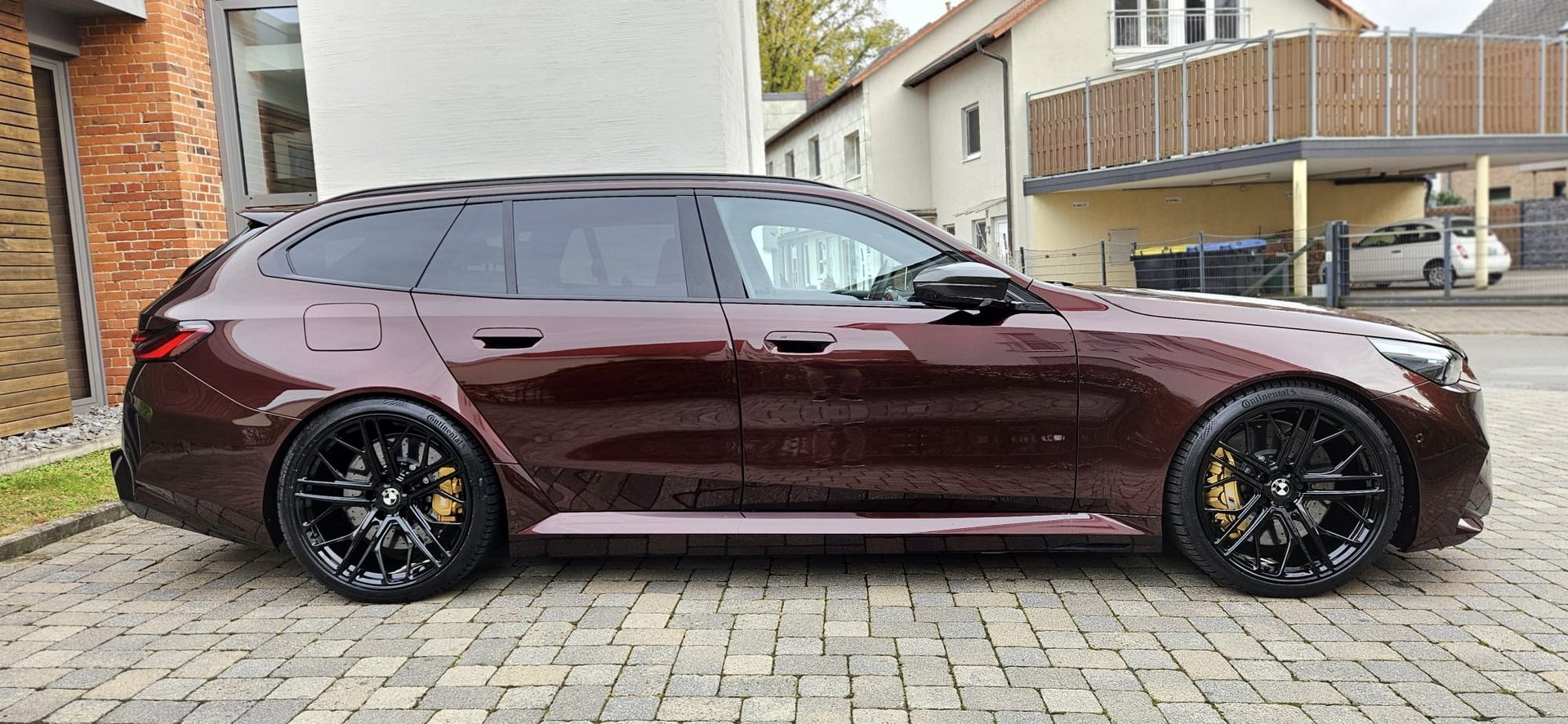 BMW M5 Touring G99 with 22 inch SF1 wheels in gloss black