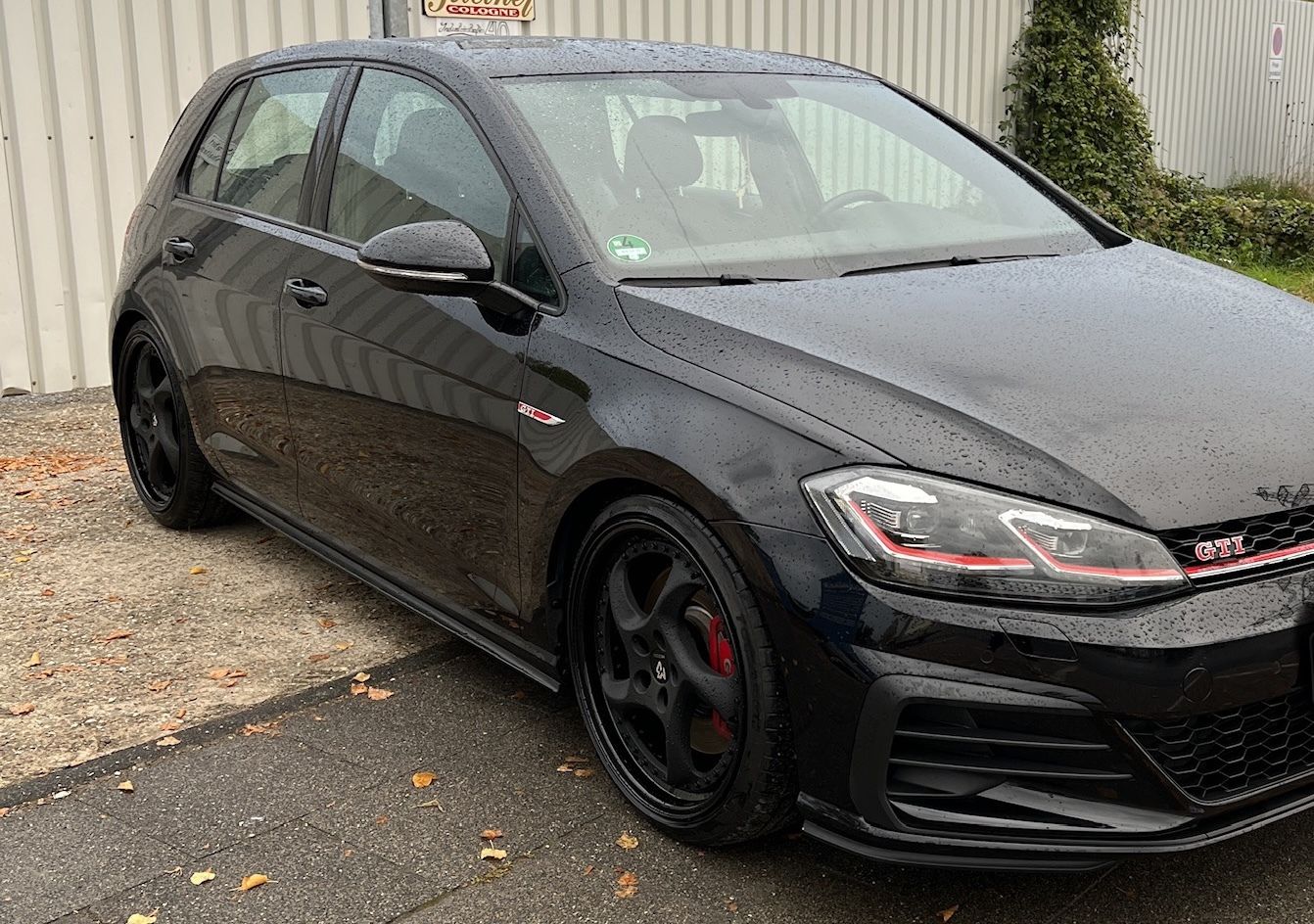 VOLKSWAGEN Golf 7 AU - TURBO S schwarz stumpfmatt/schwarz glänzend