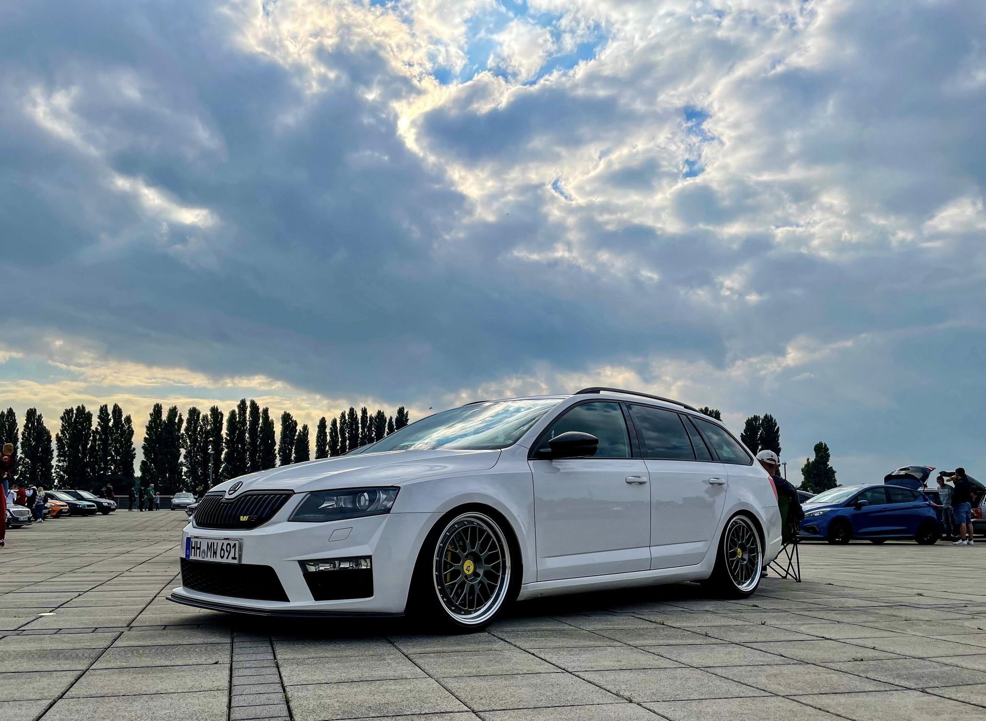 SKODA Octavia 5E LV1 grau glänzend poliert