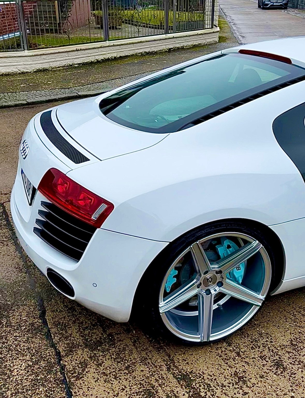 AUDI R8 Coupe 42 KV1 silber glänzend