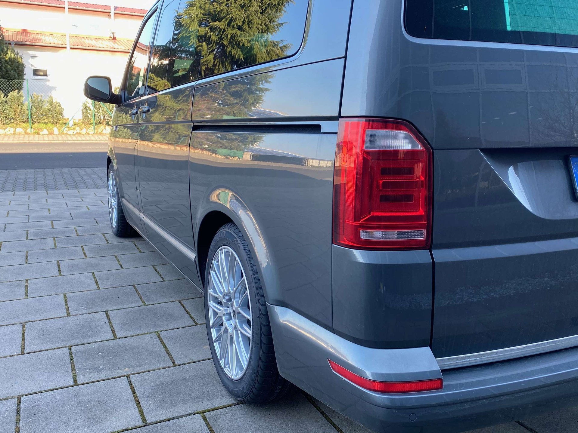 VOLKSWAGEN T6 Bus Multivan 7HC KV4 silber glänzend