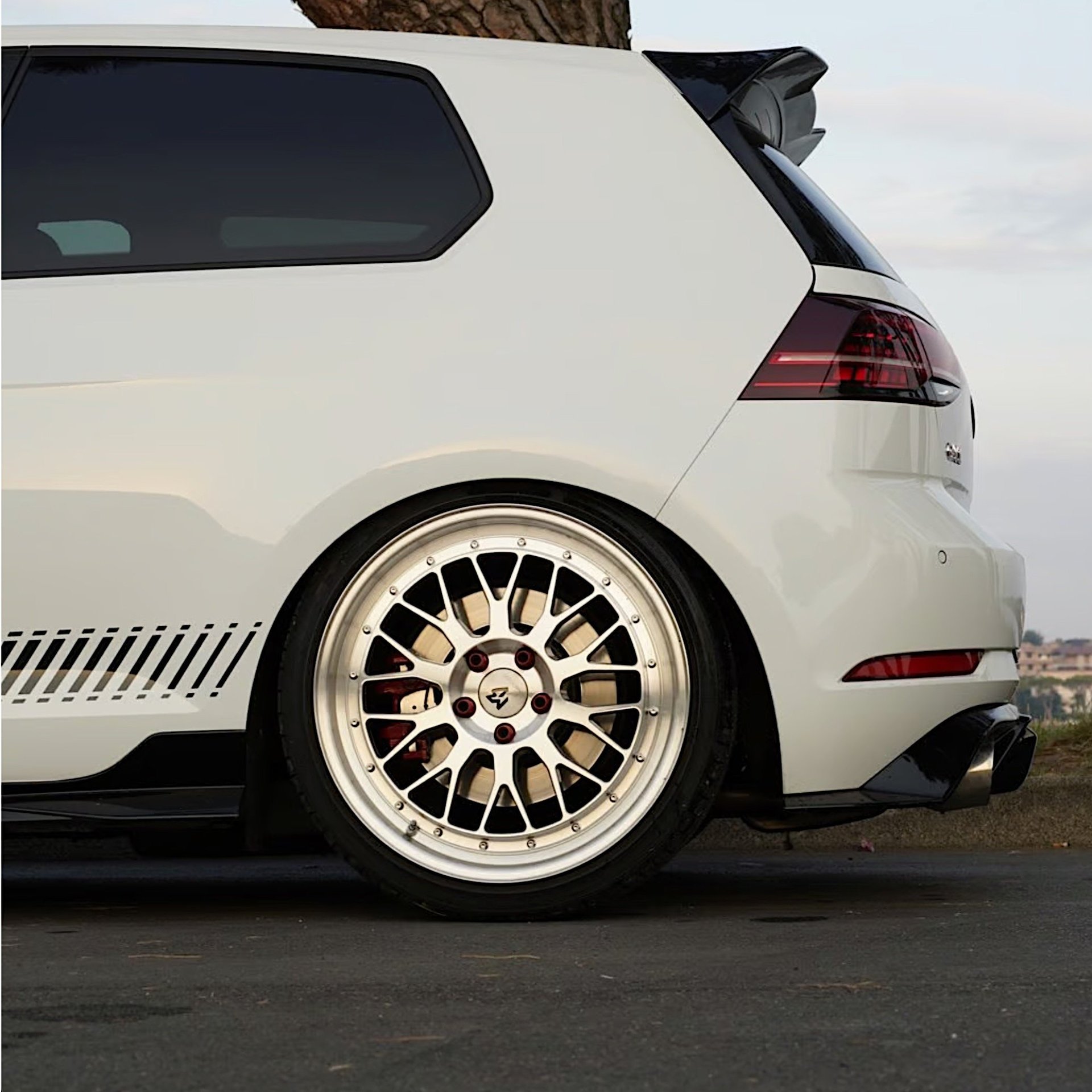 VOLKSWAGEN Golf 7 AU - LV1 silber glänzend voll poliert