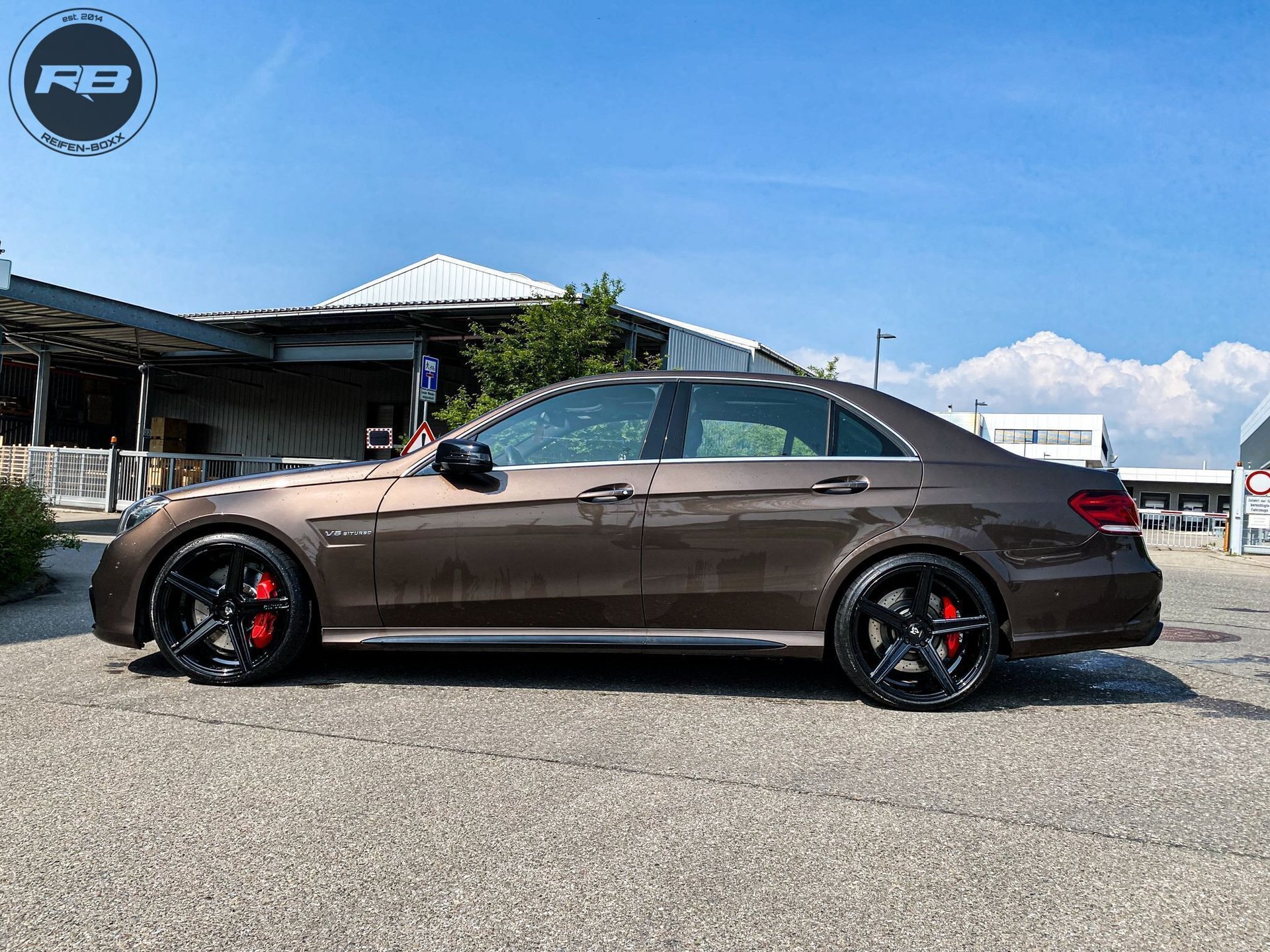 MERCEDES-BENZ E-Klasse AMG 212 KV1 schwarz seidenmatt