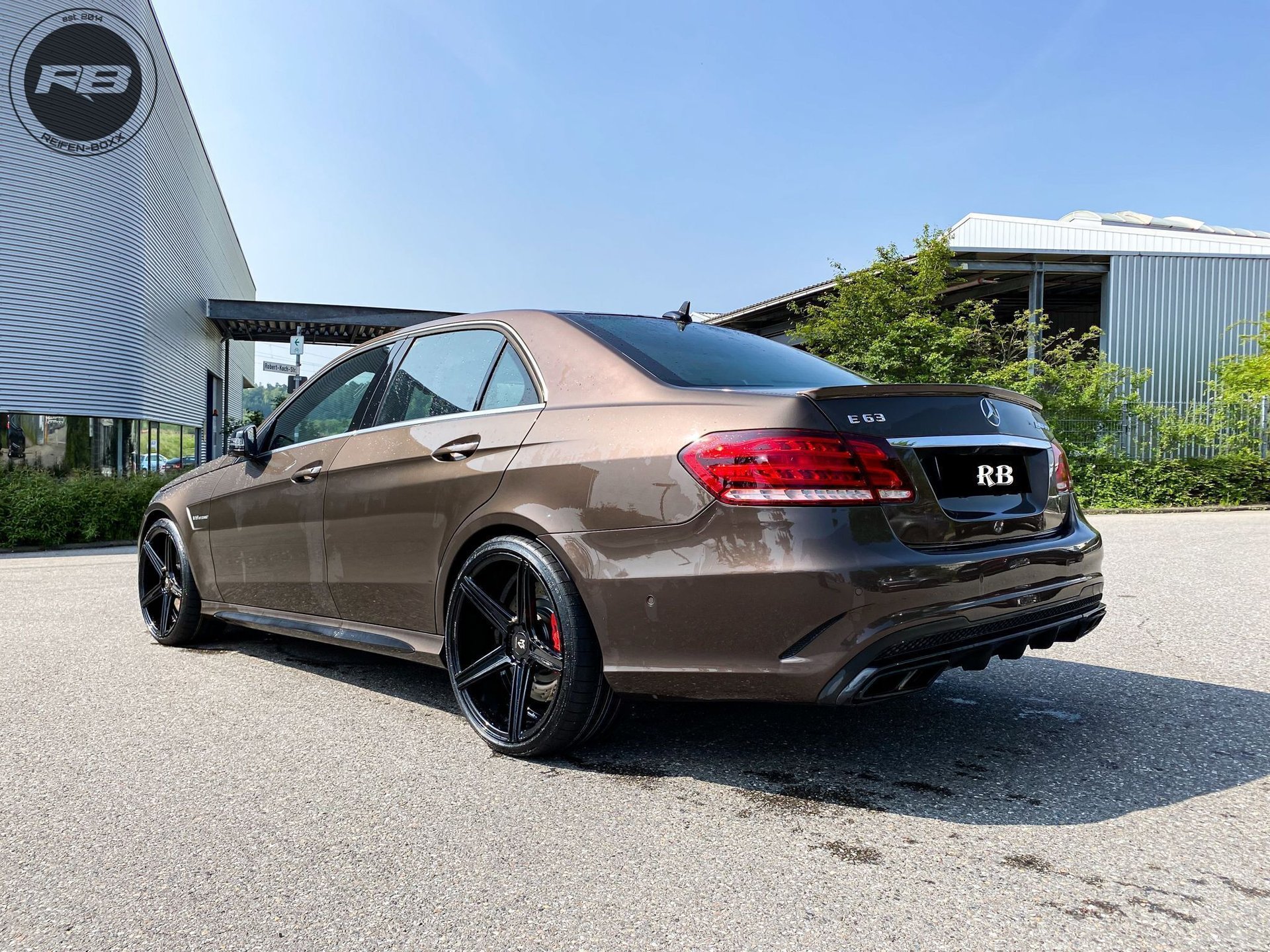 MERCEDES-BENZ E-Klasse AMG 212 - KV1 schwarz seidenmatt