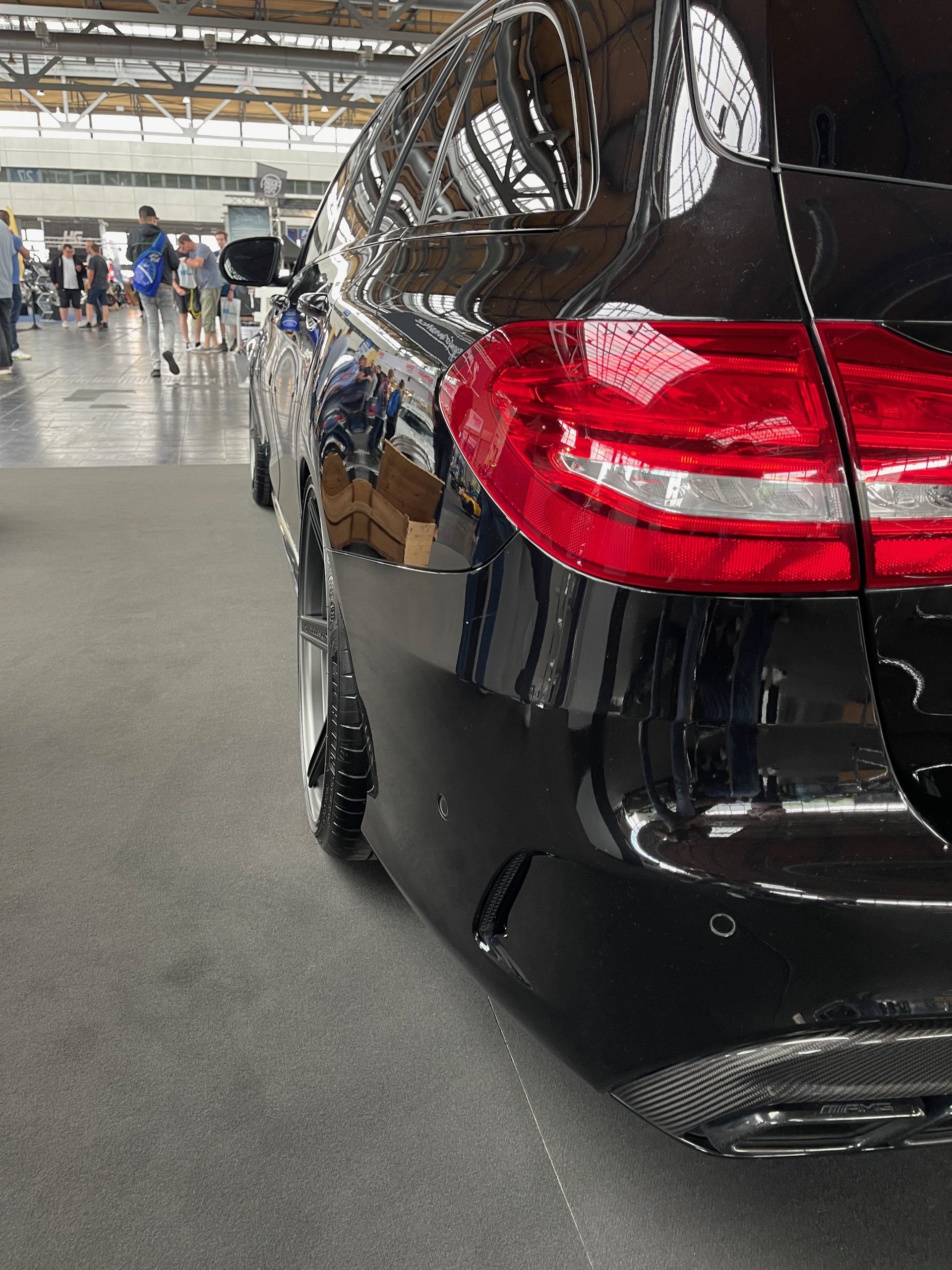MERCEDES-BENZ C-Class T-Model AMG with mbDESIGN 20 inch wheels