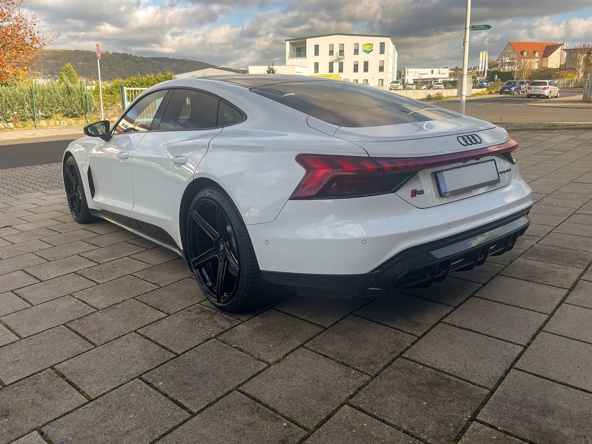 AUDI RS e-tron GT with 21 inch KV1 S in gloss black