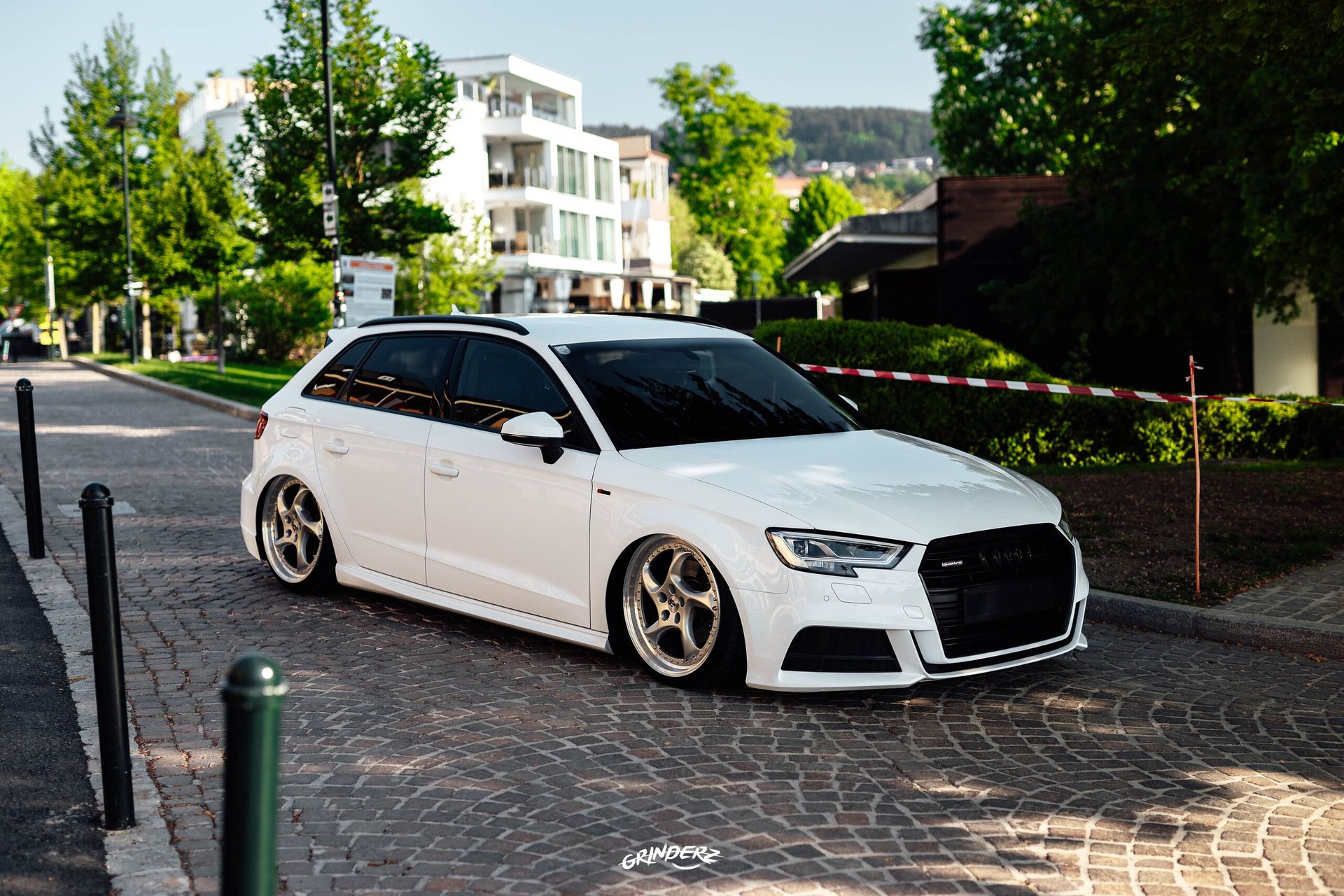 AUDI A3 8V - TURBO S silber glänzend poliert