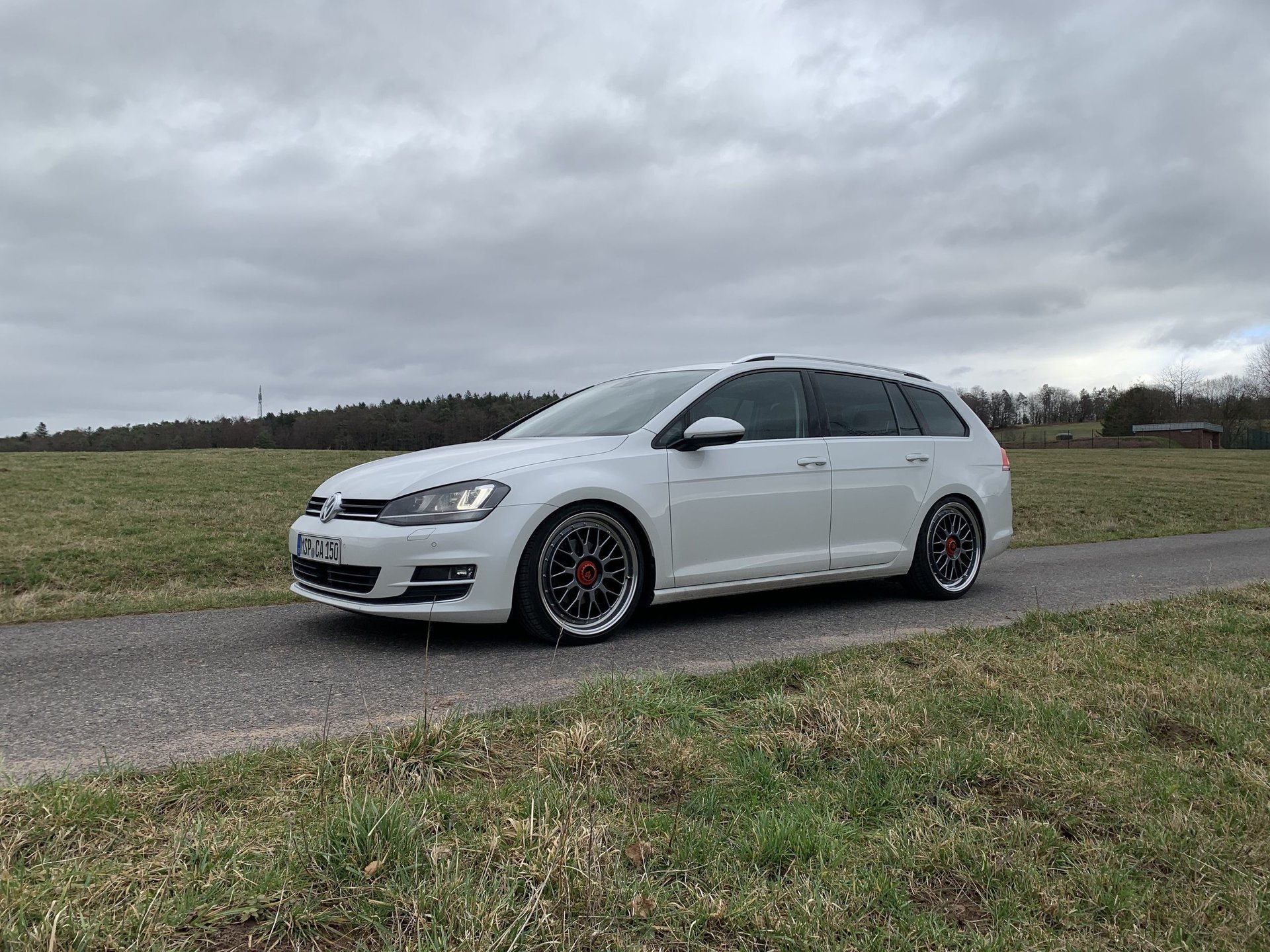 VOLKSWAGEN Golf 7 AU - LV1 grau glänzend poliert