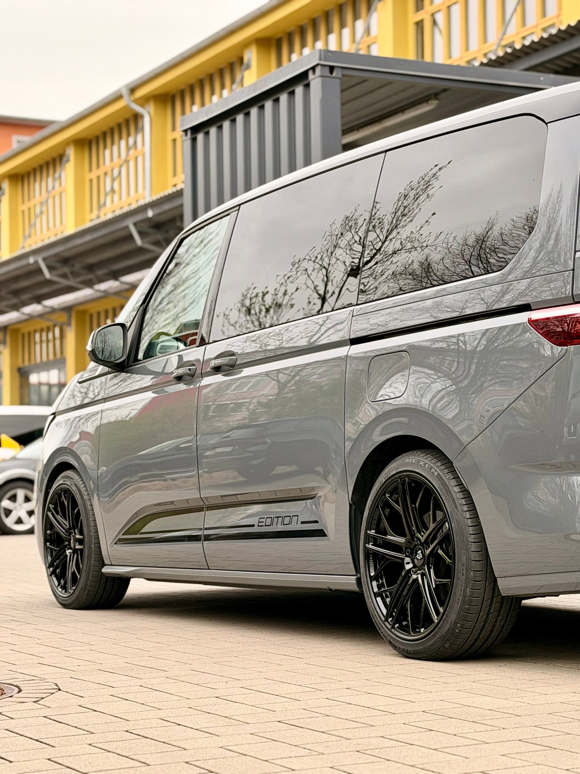 VOLKSWAGEN T7 Bus Multivan ST - SF1 schwarz glänzend