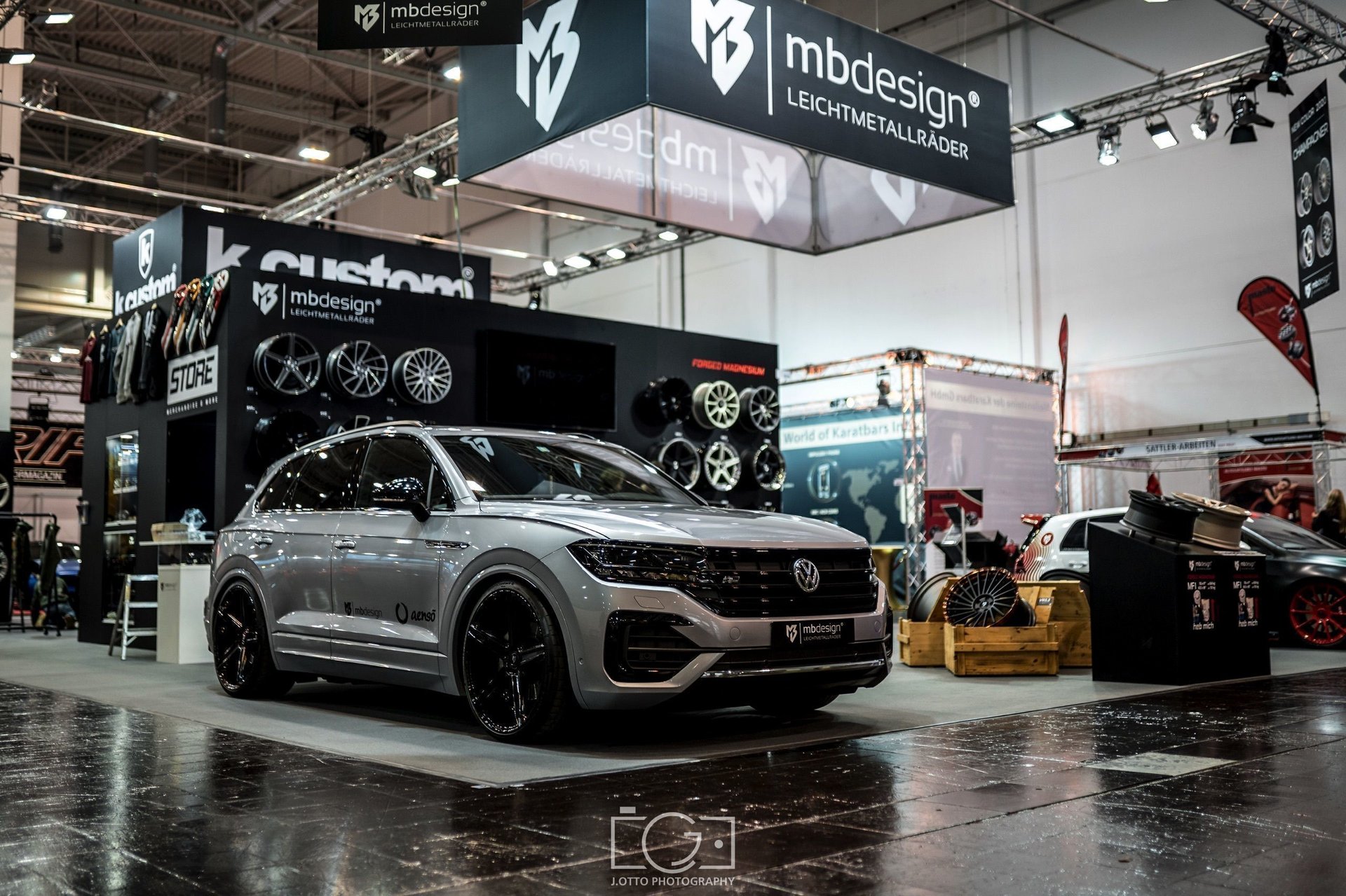 VOLKSWAGEN Touareg CR - KV1 schwarz glänzend