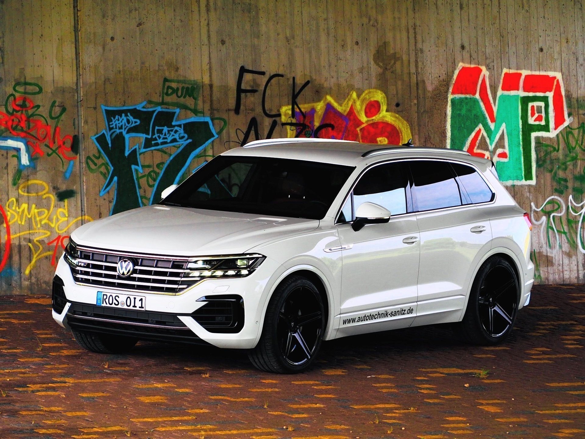 VOLKSWAGEN Touareg CR KV1 schwarz glänzend