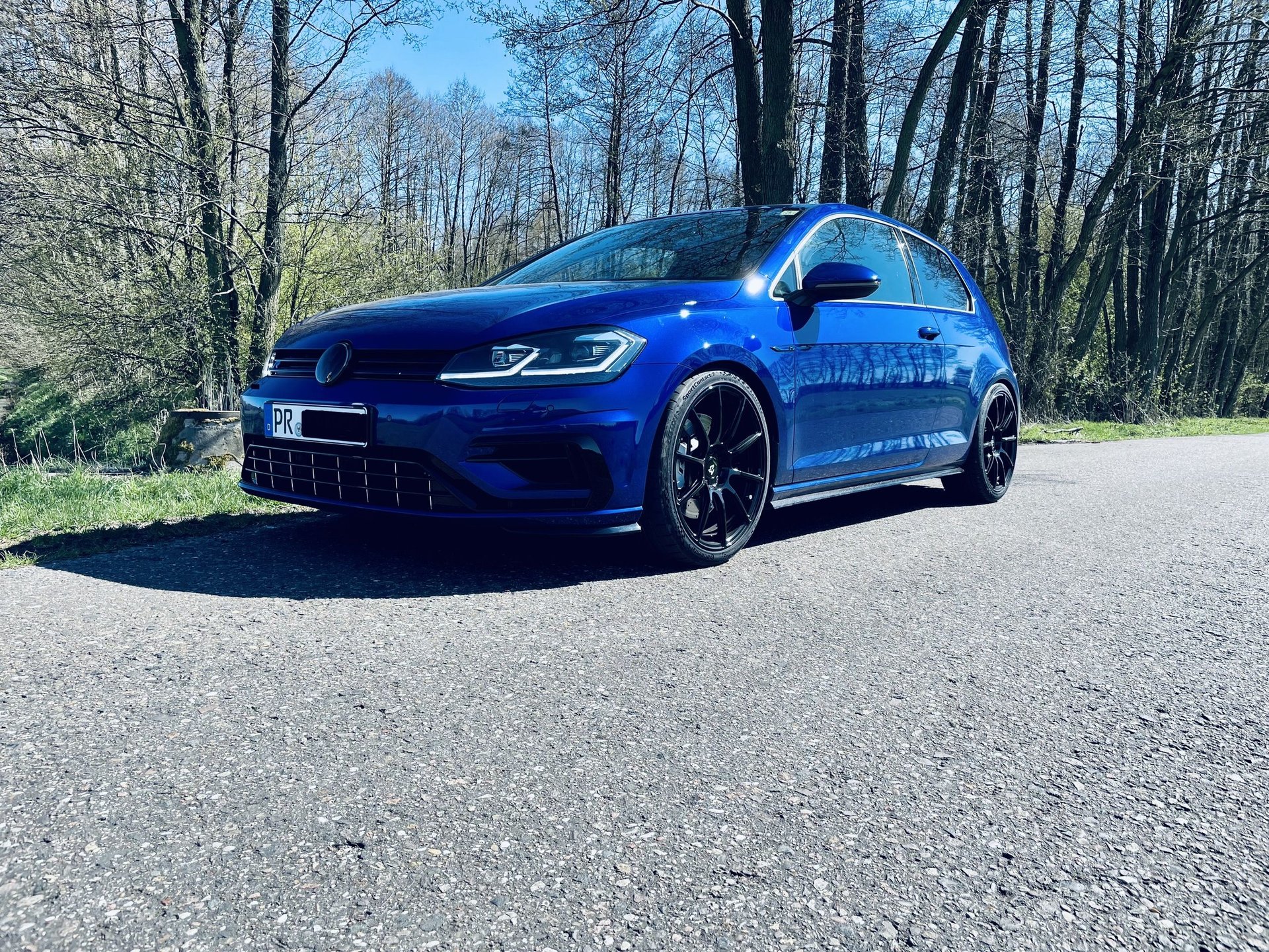 VOLKSWAGEN Golf 7 R AU - MF1 schwarz glänzend
