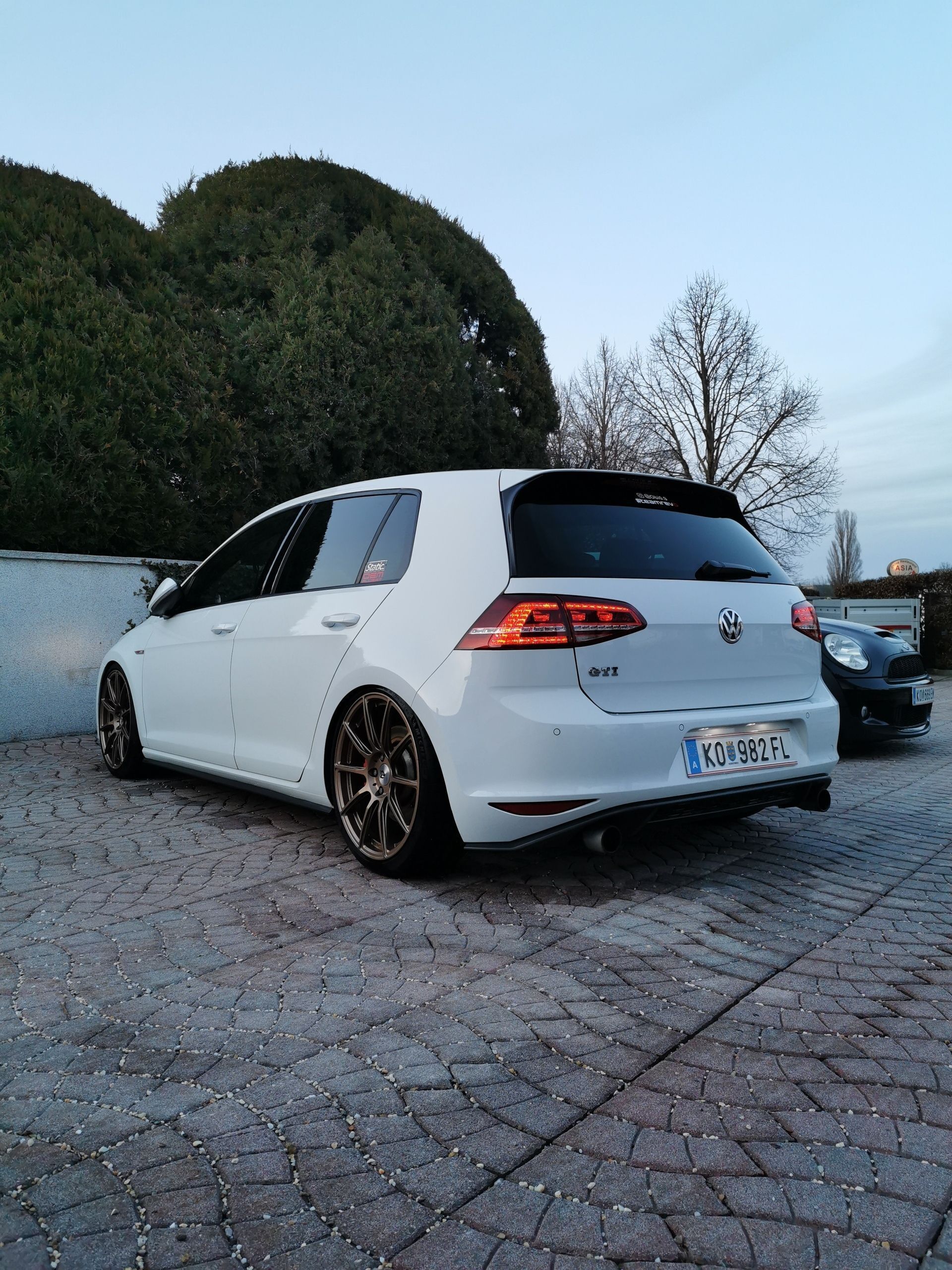 VOLKSWAGEN Golf 8 CD MF1 bronze light matt