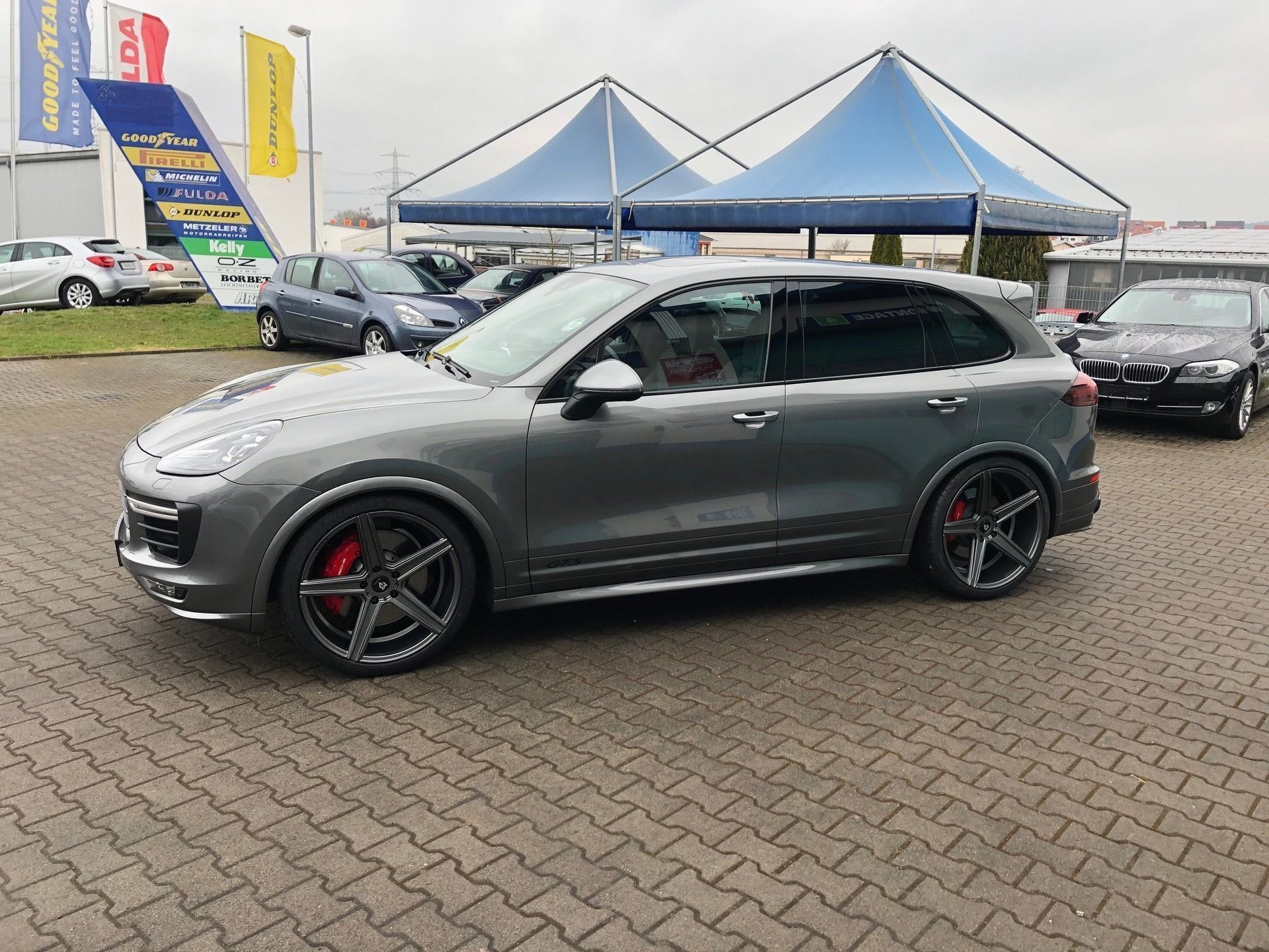 PORSCHE Cayenne 92A - KV1 grau glänzend