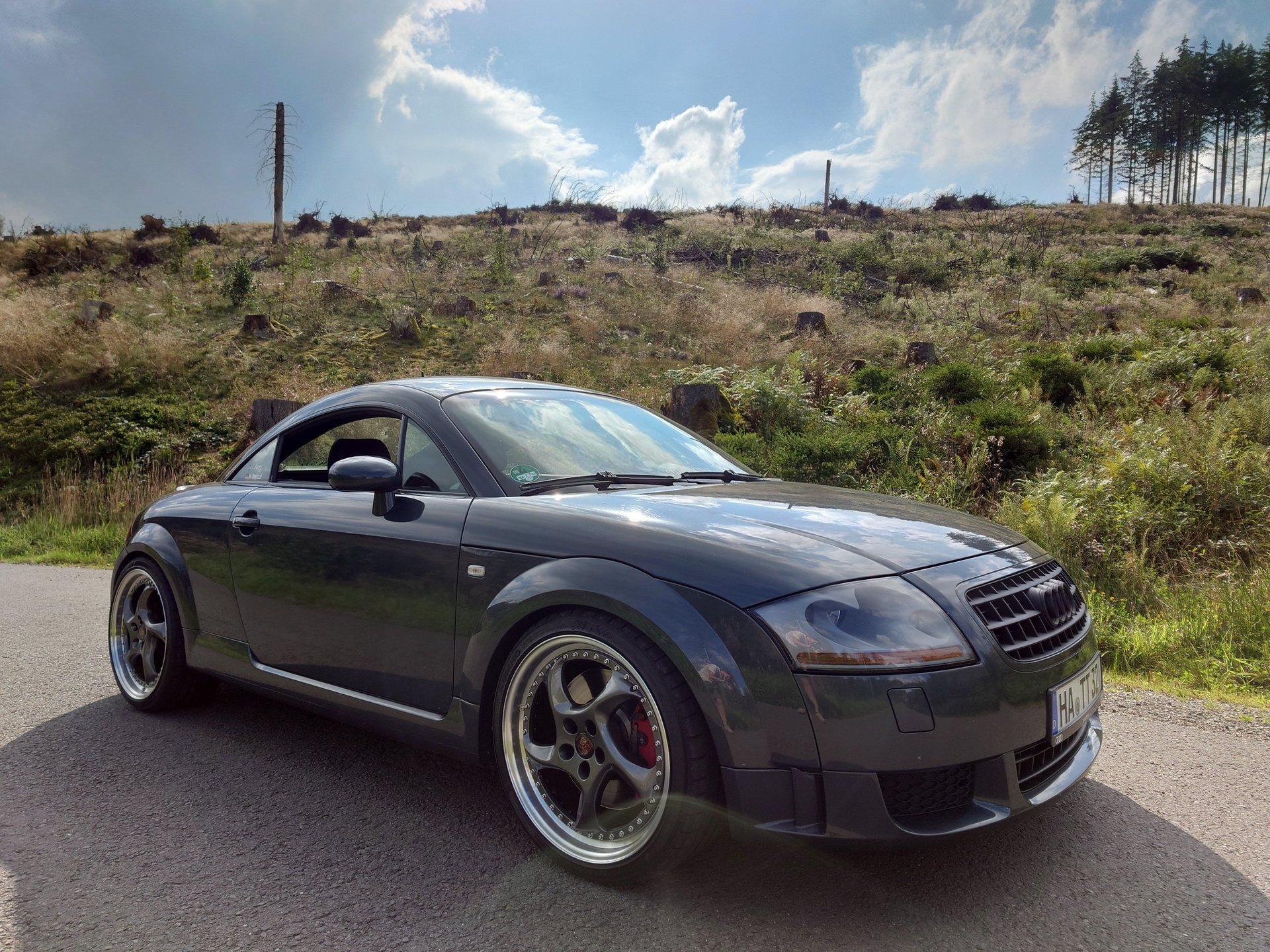 AUDI TT Coupe 8N with mbDESIGN 19-inch alloy wheels & KW V3+