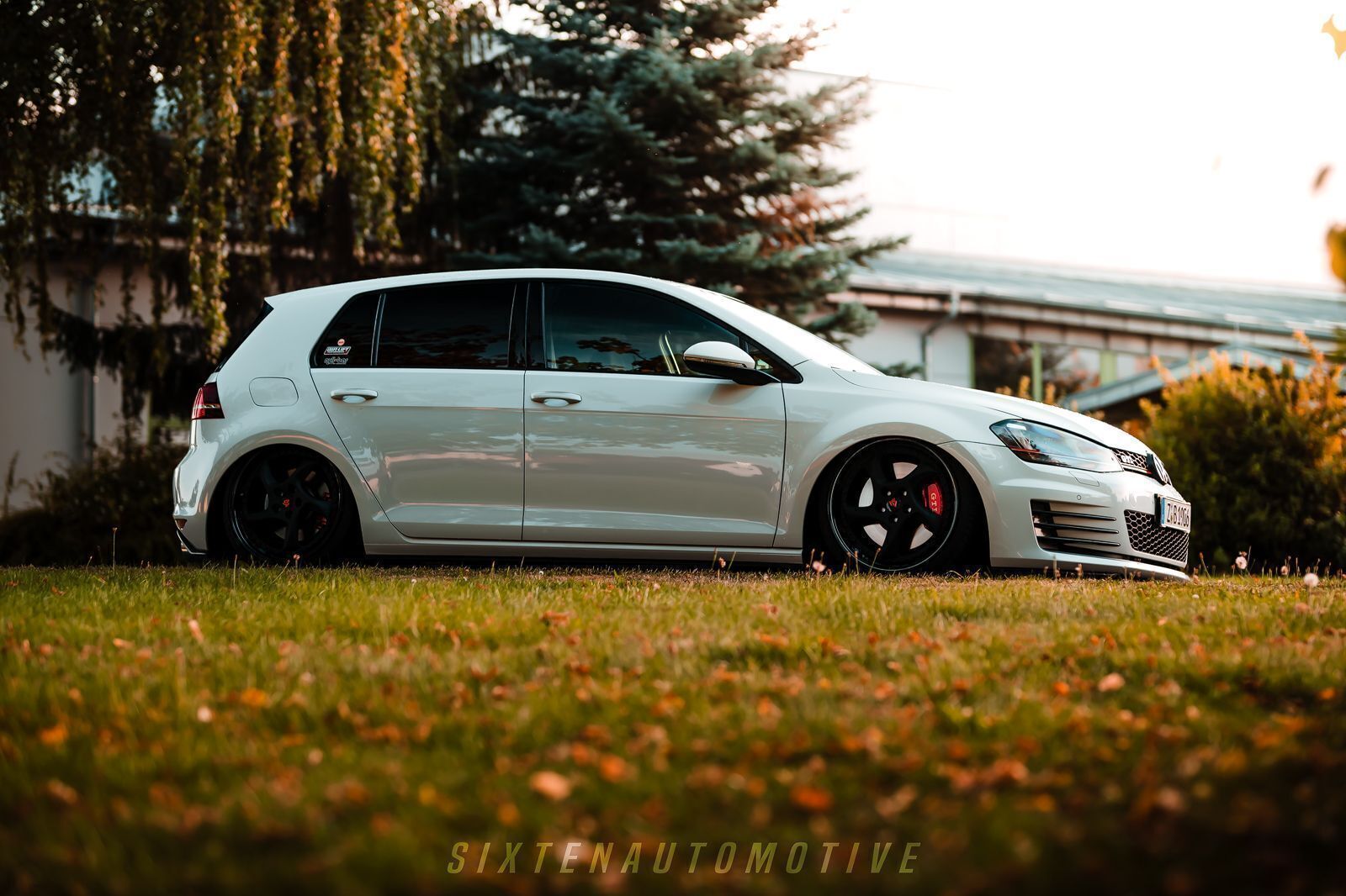 VOLKSWAGEN Golf 7 AU - TURBO S schwarz stumpfmatt/schwarz glänzend