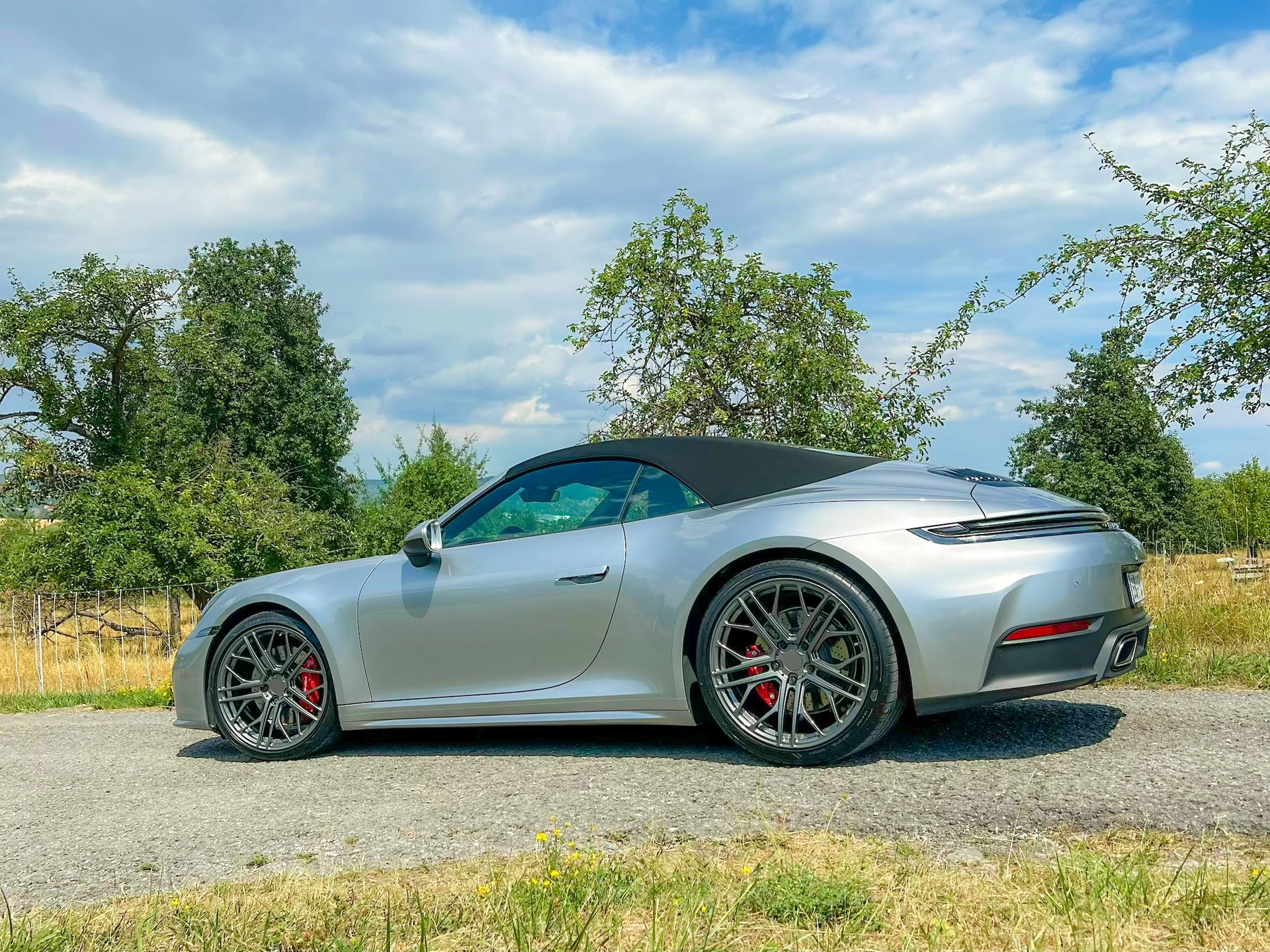 PORSCHE 911 Cabrio 992 Carrera SF1 grau glänzend