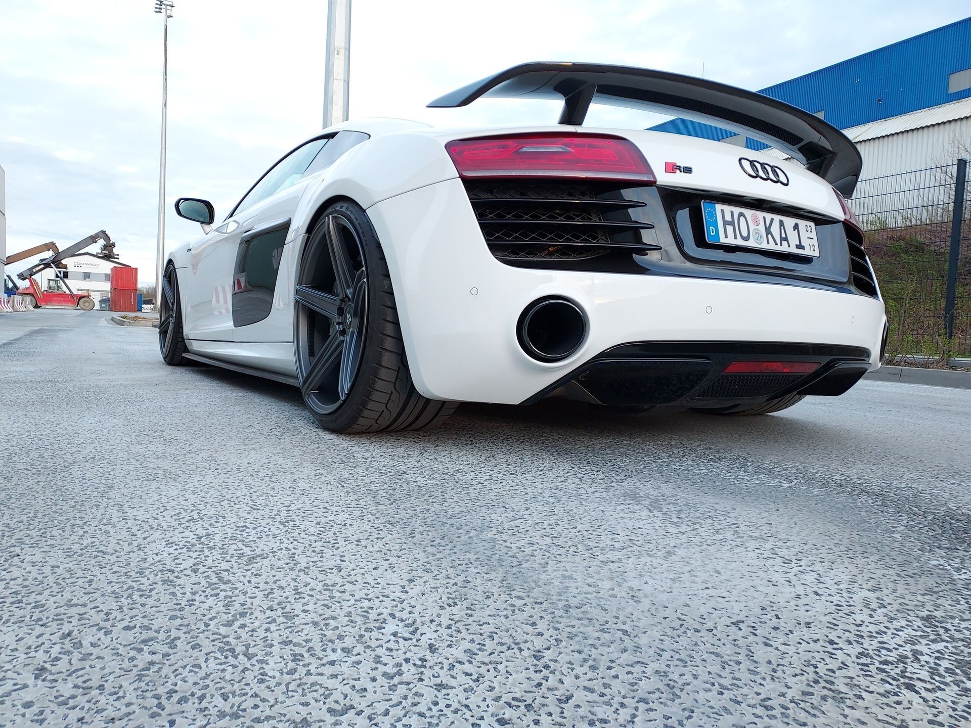 AUDI R8 Coupe 42 KV1 grau matt