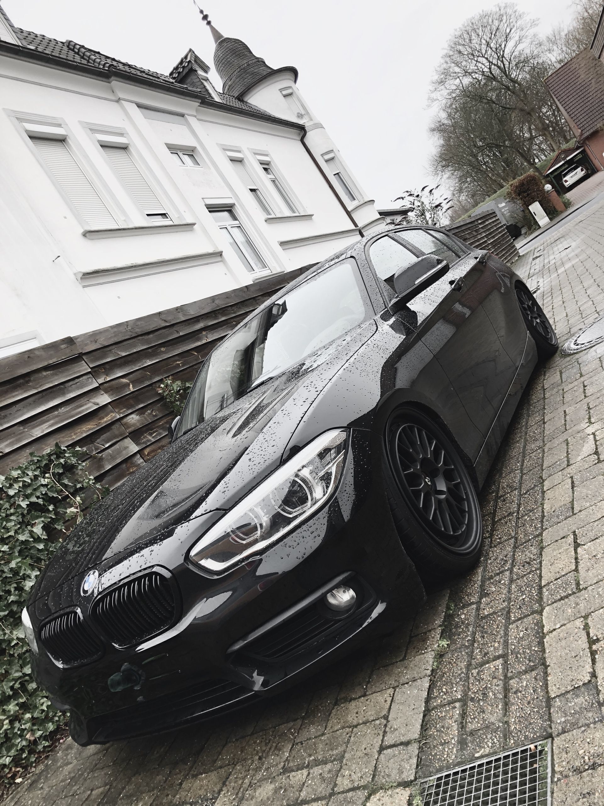 BMW 1er 3T 1K2 - LV1 schwarz stumpfmatt