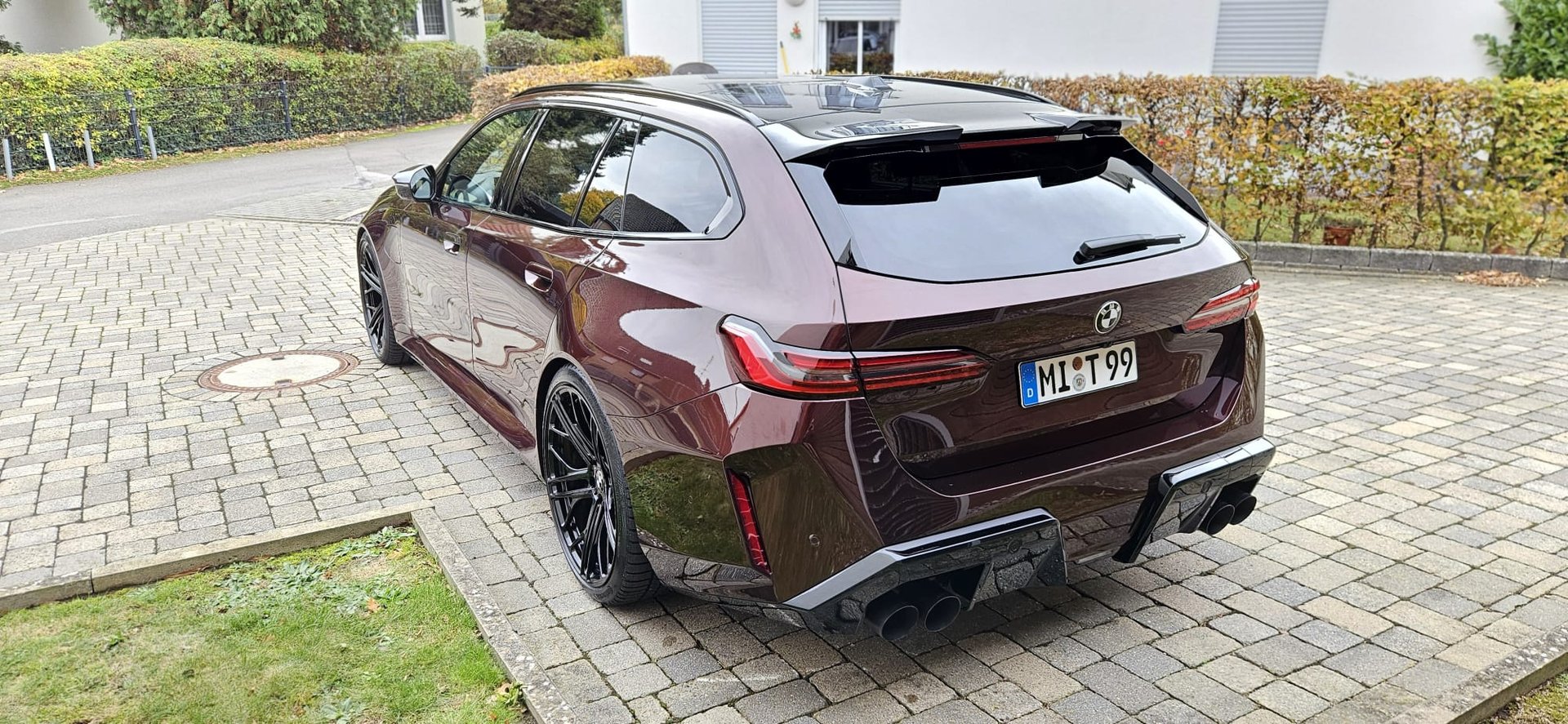 BMW M5 Touring G99 with 22 inch SF1 wheels in gloss black