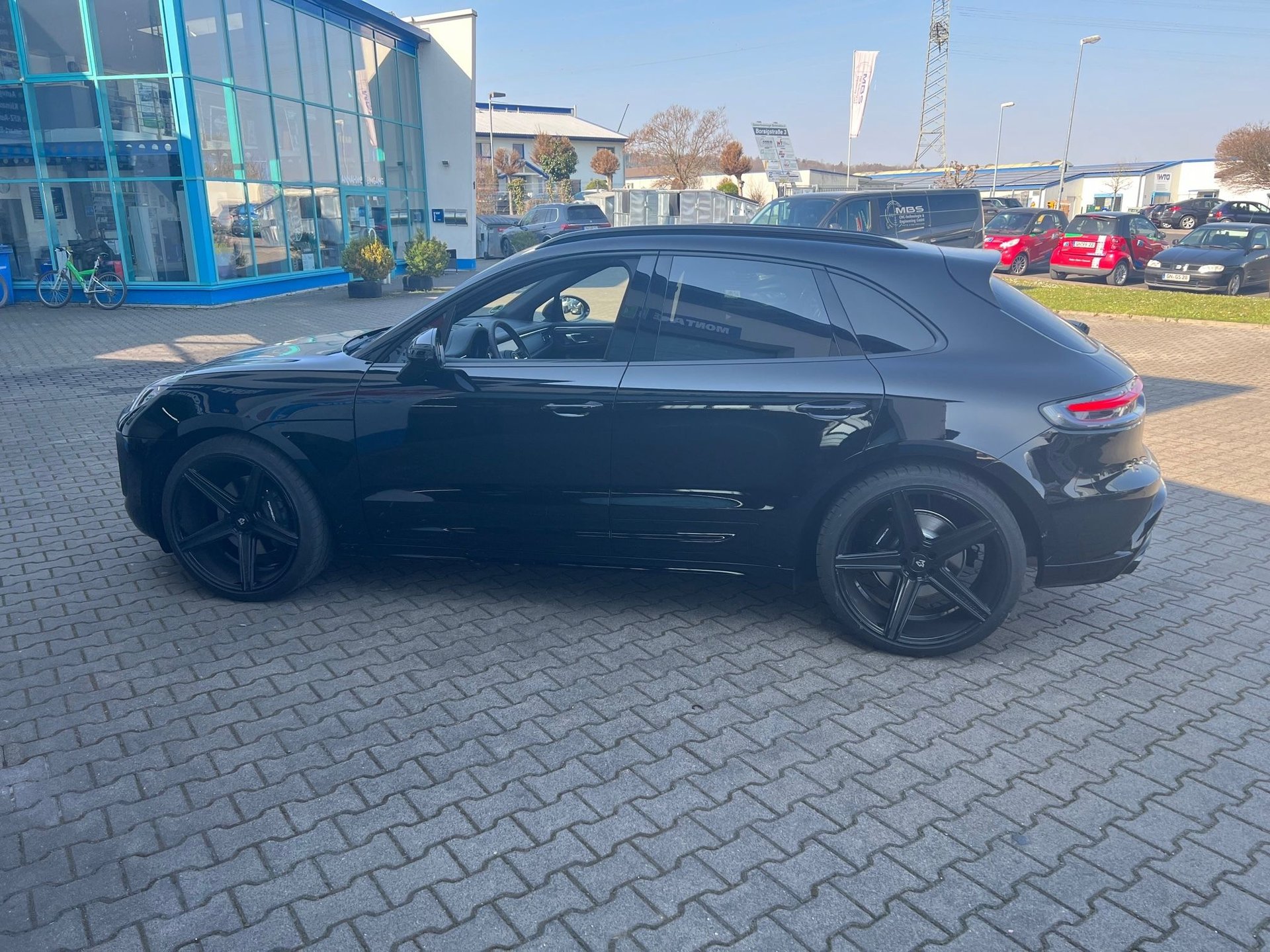 PORSCHE Macan 95B KV1 schwarz glänzend