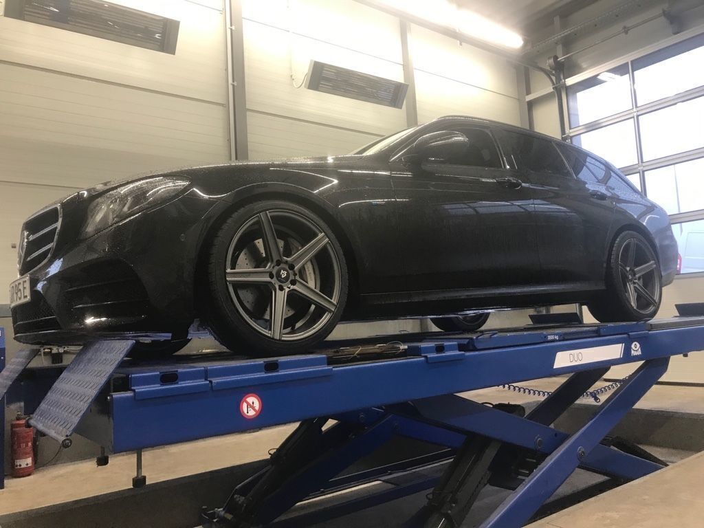 MERCEDES-BENZ E-Klasse T-Modell R1ES KV1 grau matt