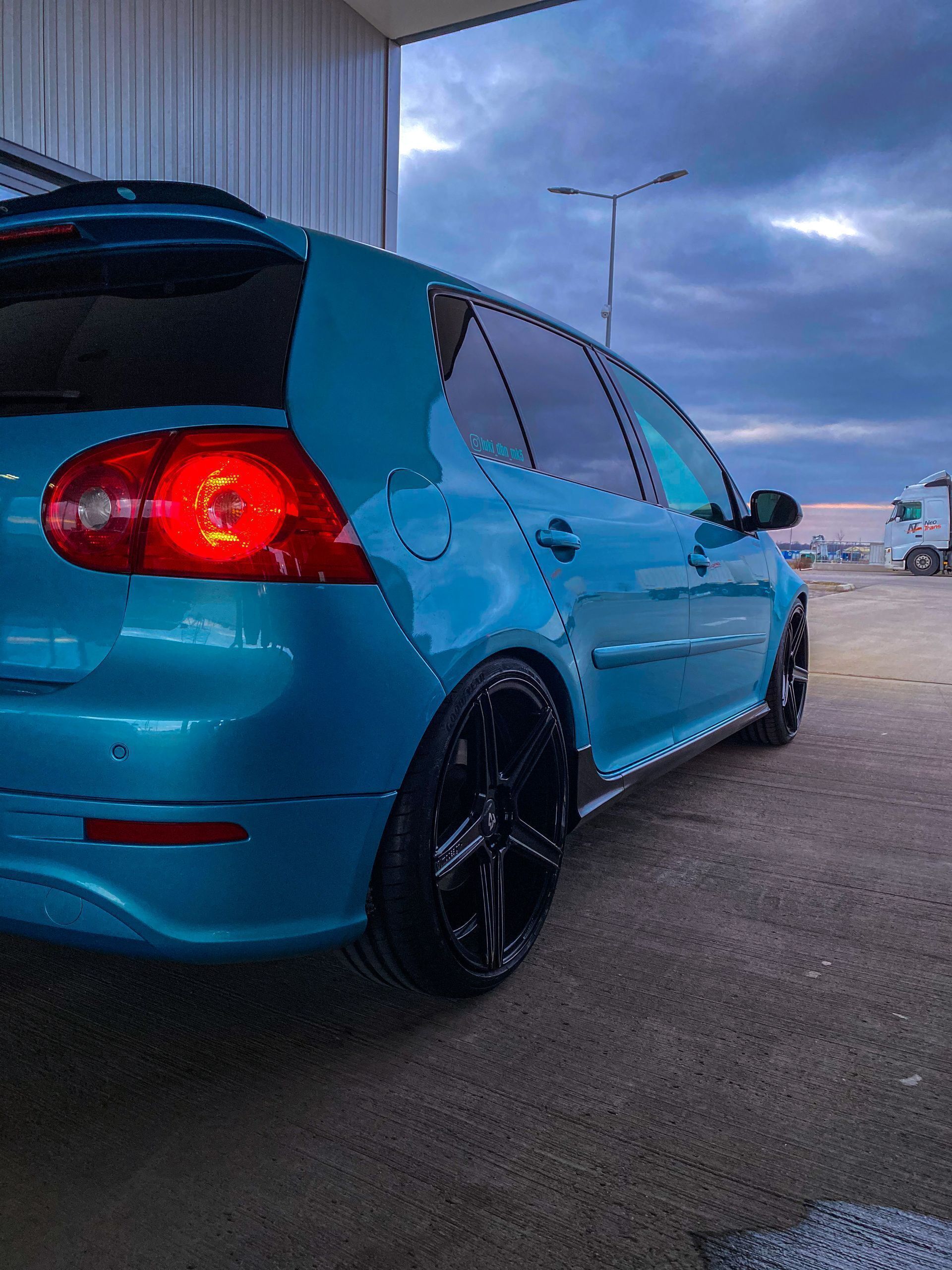 VOLKSWAGEN Golf 5 1K - KV1 schwarz glänzend