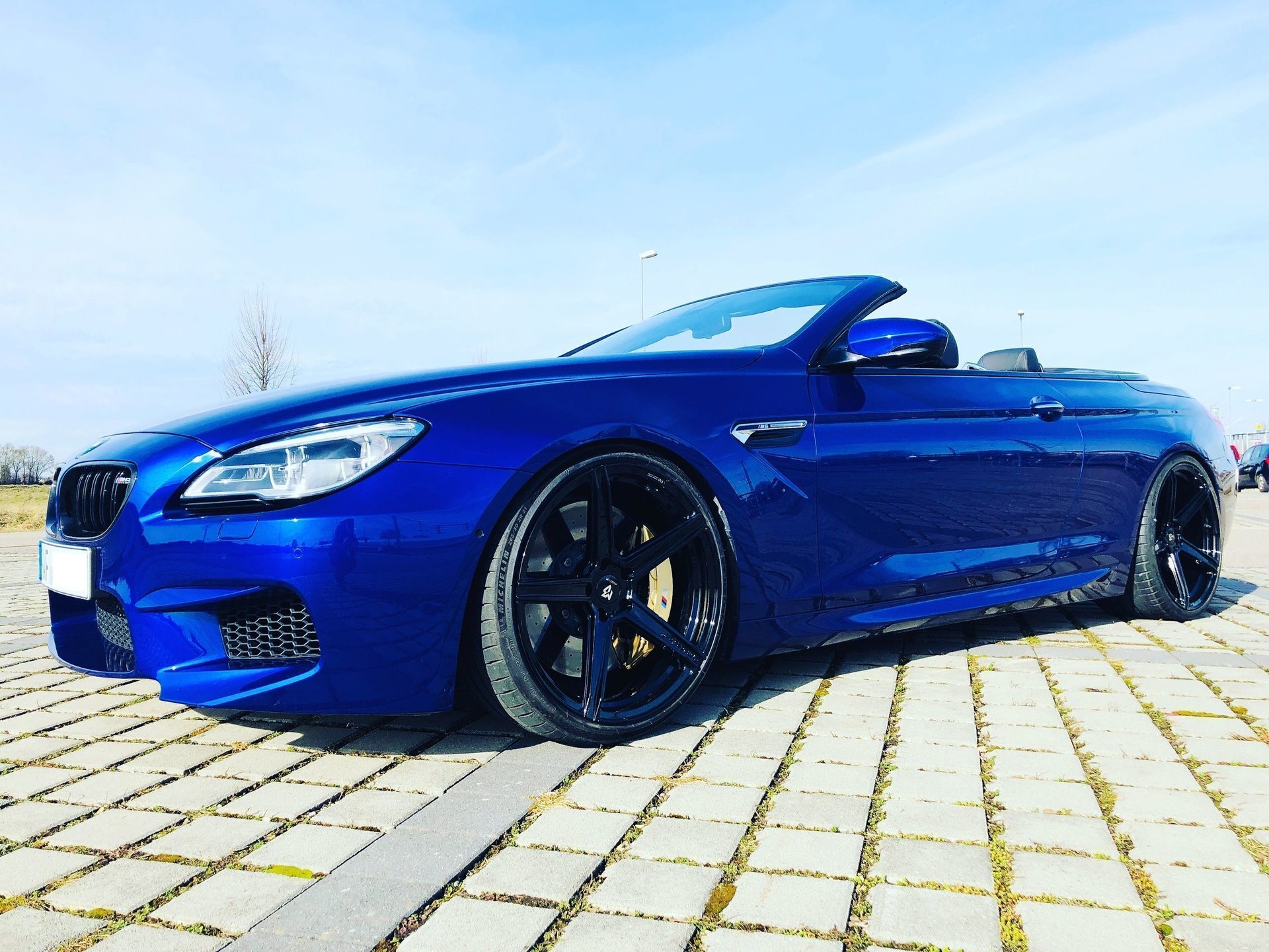 BMW M6 Cabrio with mbDESIGN 21 inch wheels & lowering kit