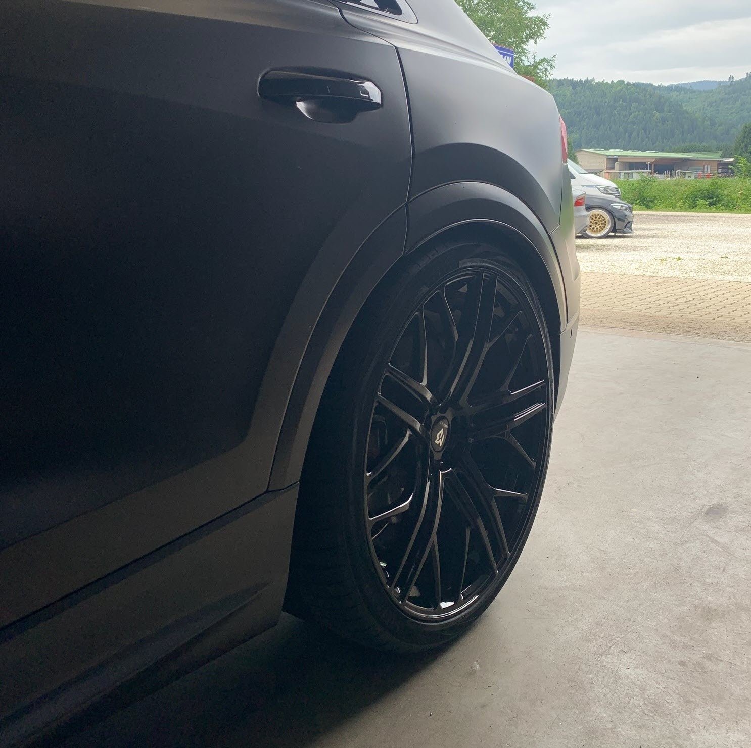 AUDI RS Q8 with mbDESIGN 24 inch wheels & complete sets