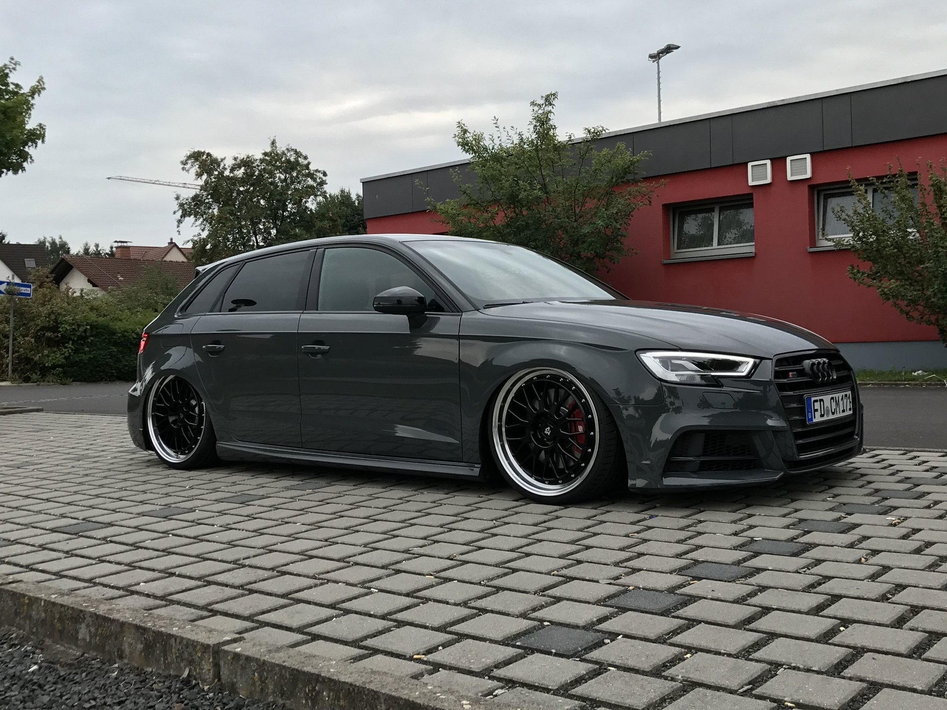AUDI S3 Sportback 8V 2.0 TFSI Quattro LV1 schwarz glänzend poliert