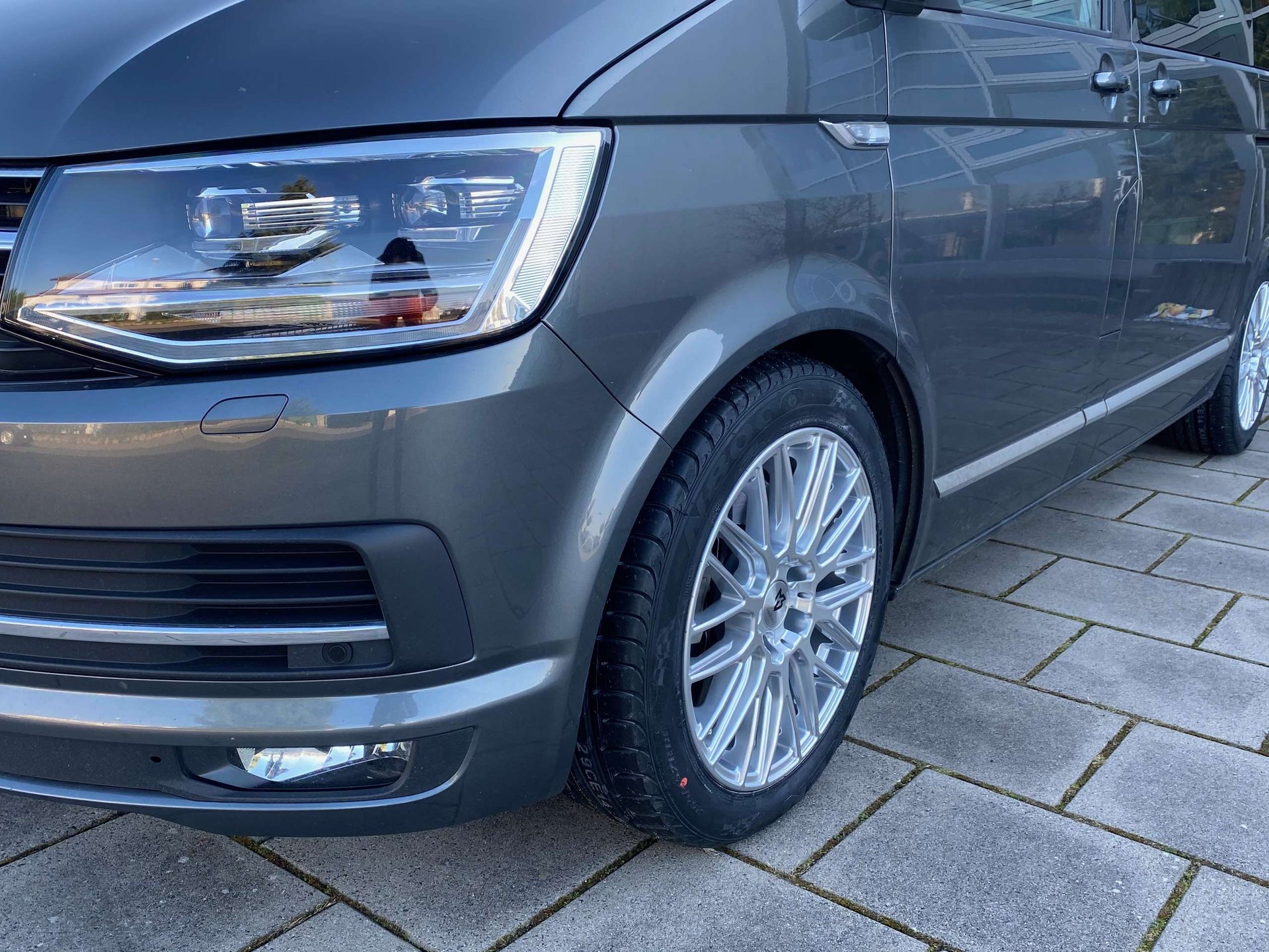 VOLKSWAGEN T6 Bus Multivan 7HC KV4 silber glänzend
