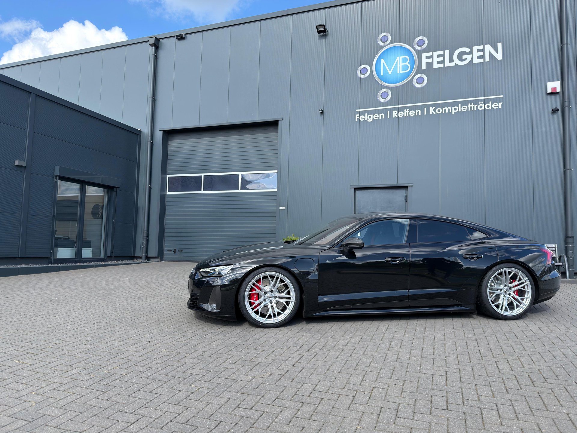 AUDI RS e-tron GT Quattro with mbDESIGN Wheels