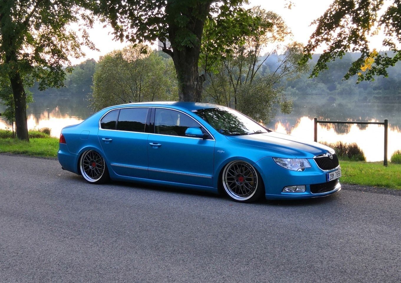 SKODA Superb 3T - LV1 grau glänzend poliert