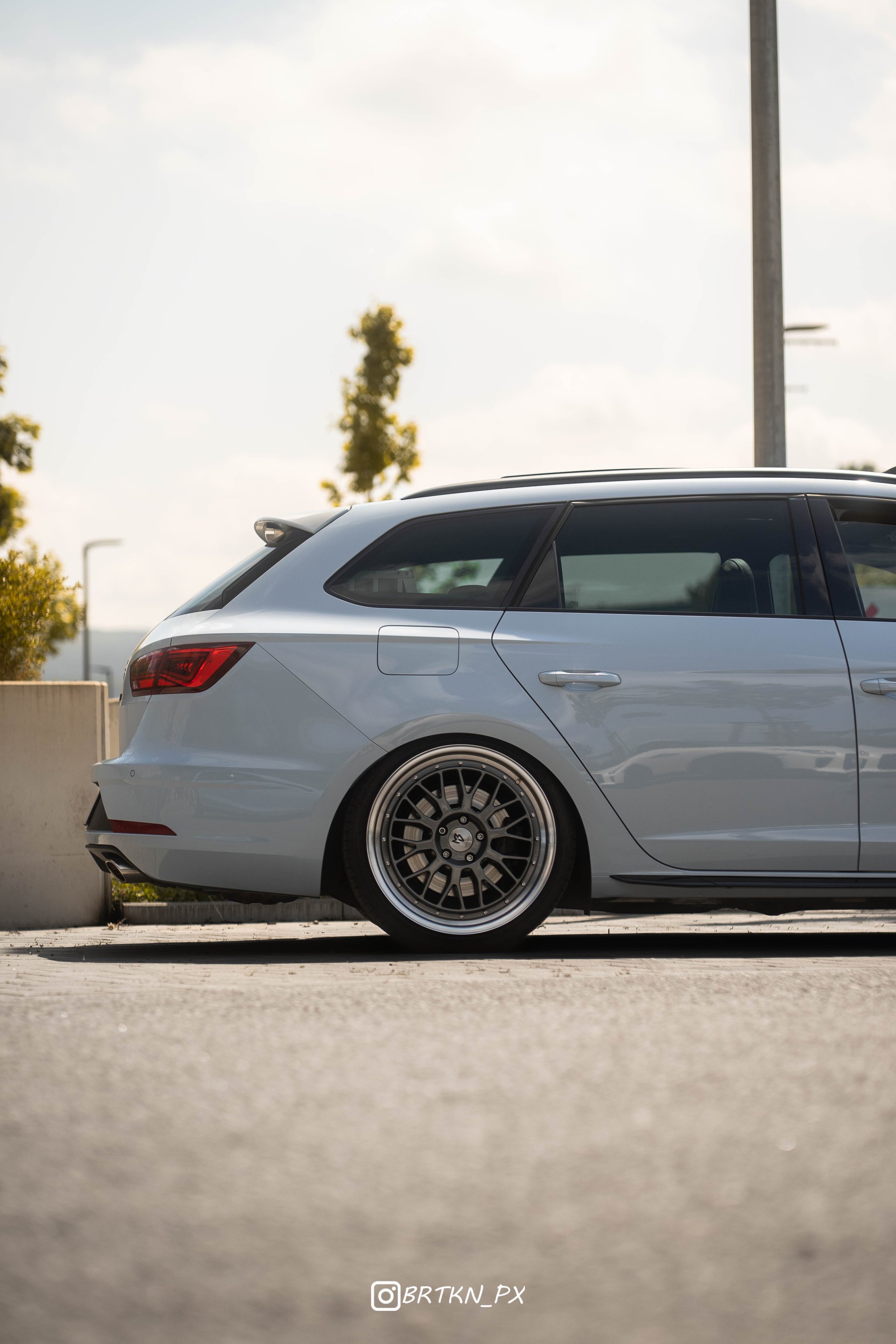 SEAT Leon ST Cupra with mbDESIGN 19-inch alloy wheels