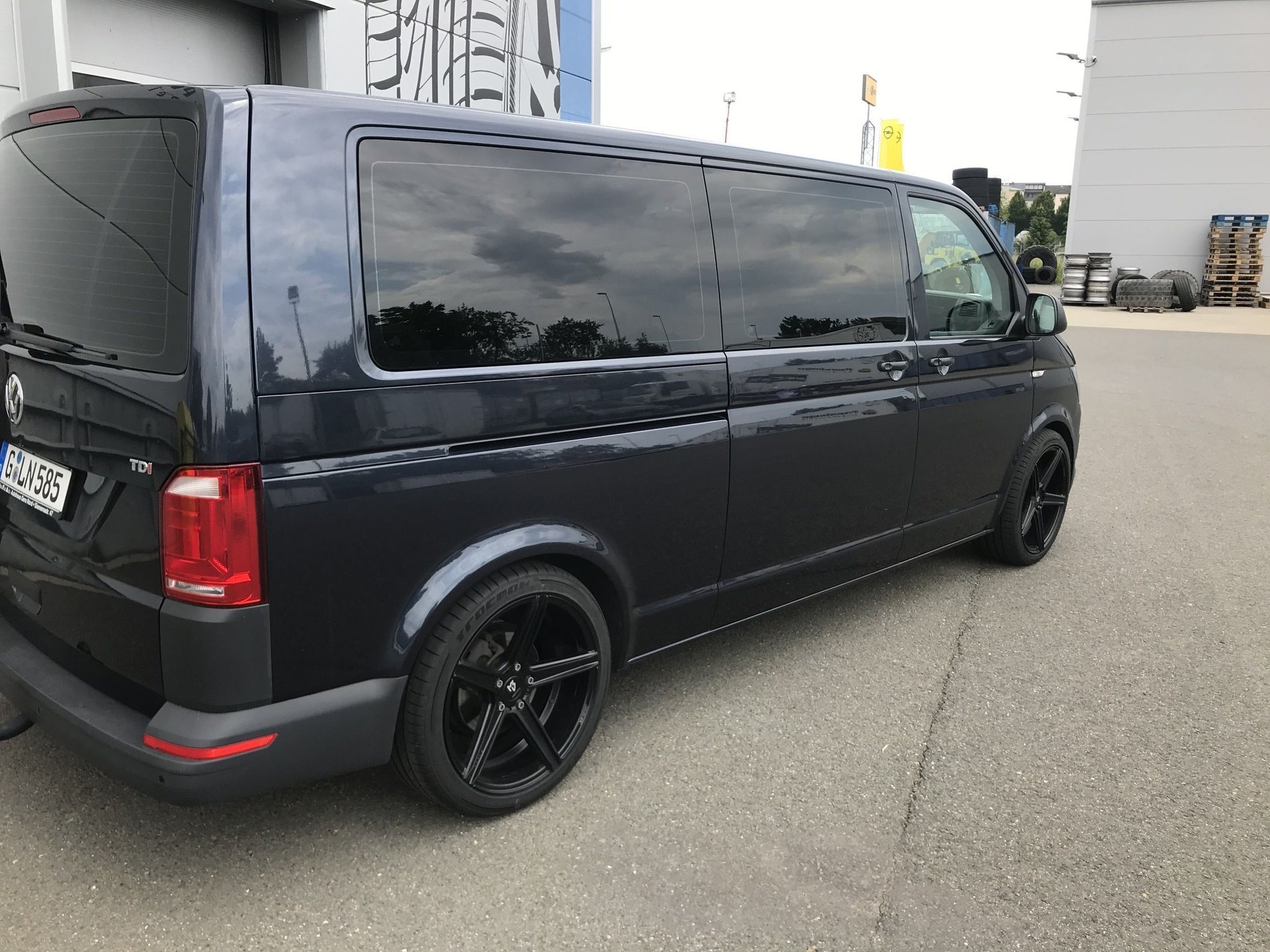 VOLKSWAGEN T6 Bus Multivan 7HC KV1 schwarz seidenmatt