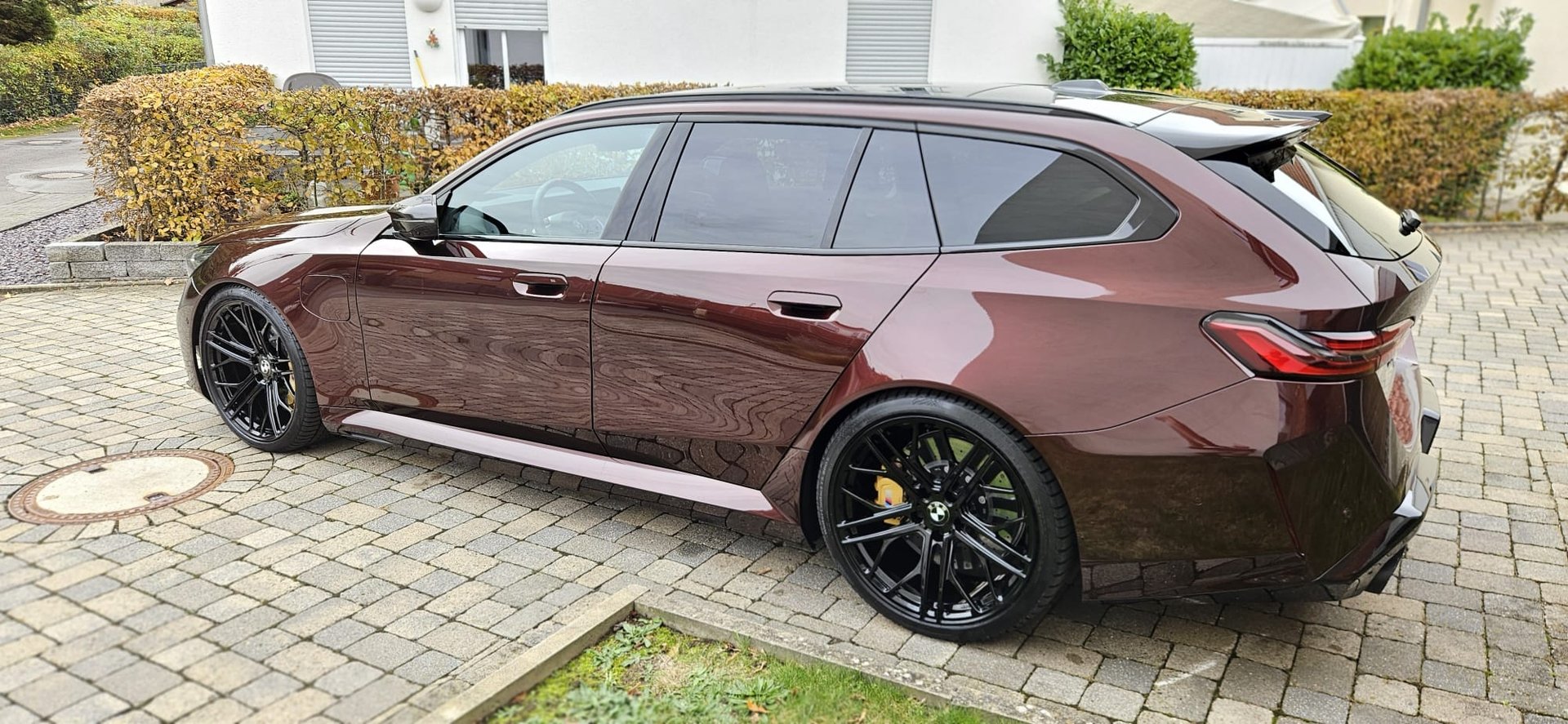 BMW M5 Touring G99 with 22 inch SF1 wheels in gloss black