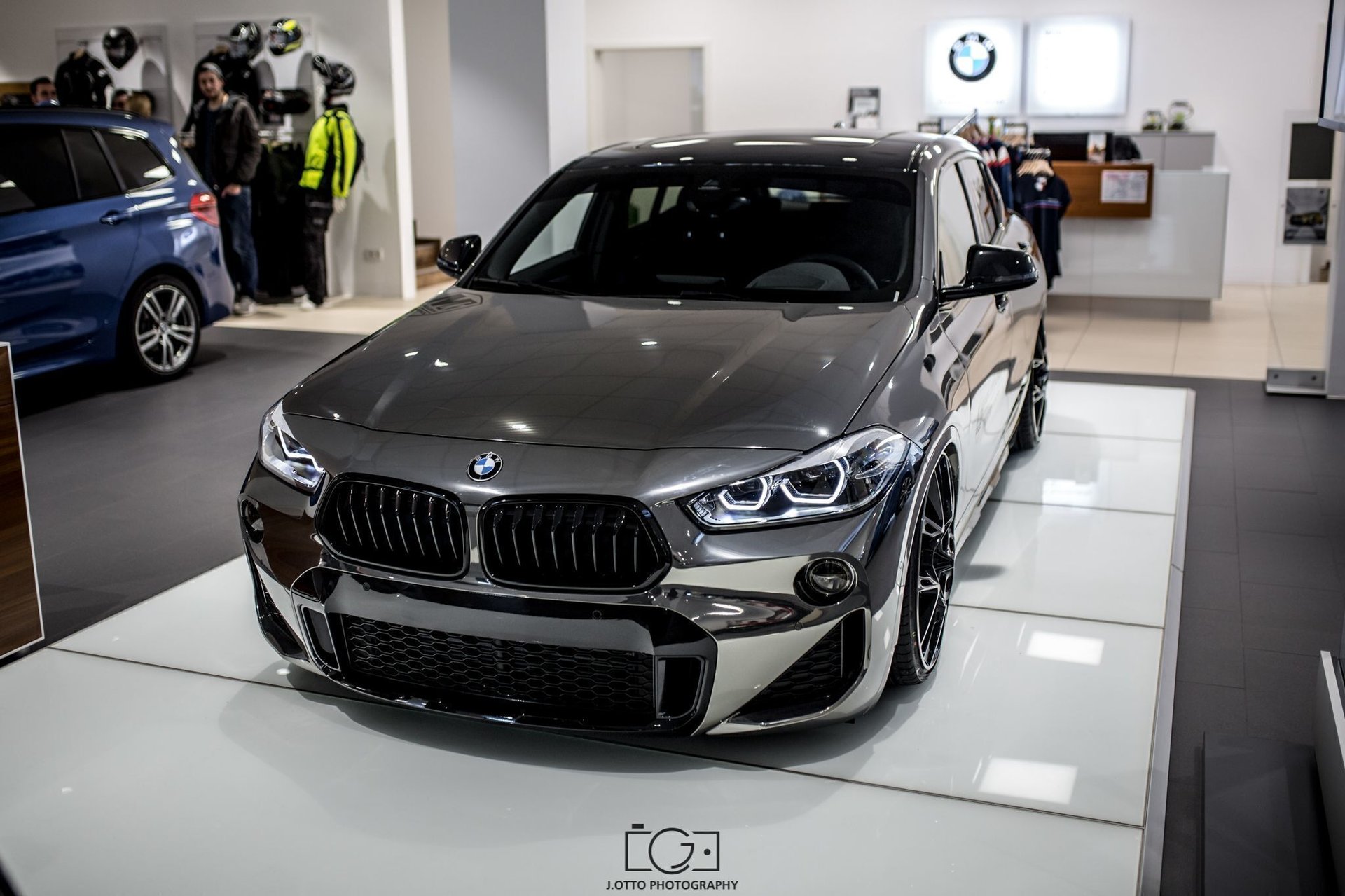 BMW X2 F2X KX1 schwarz glänzend poliert
