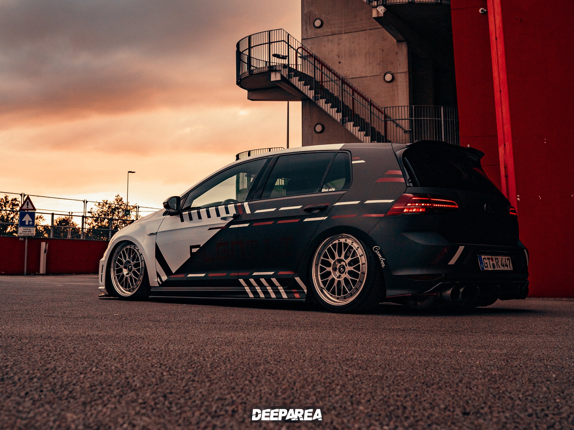 VOLKSWAGEN Golf 7 R AU - LV1 silber glänzend voll poliert