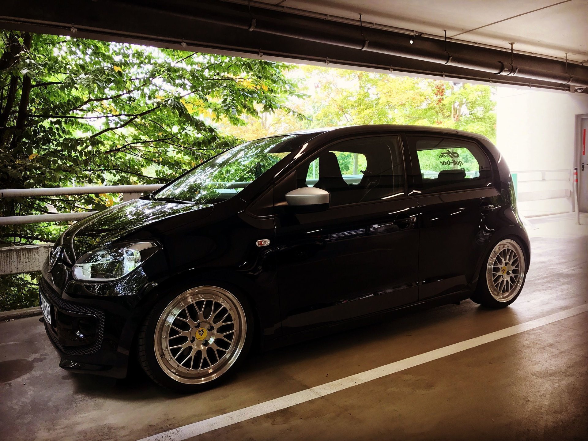 VOLKSWAGEN up! AA - LV1 silber glänzend voll poliert
