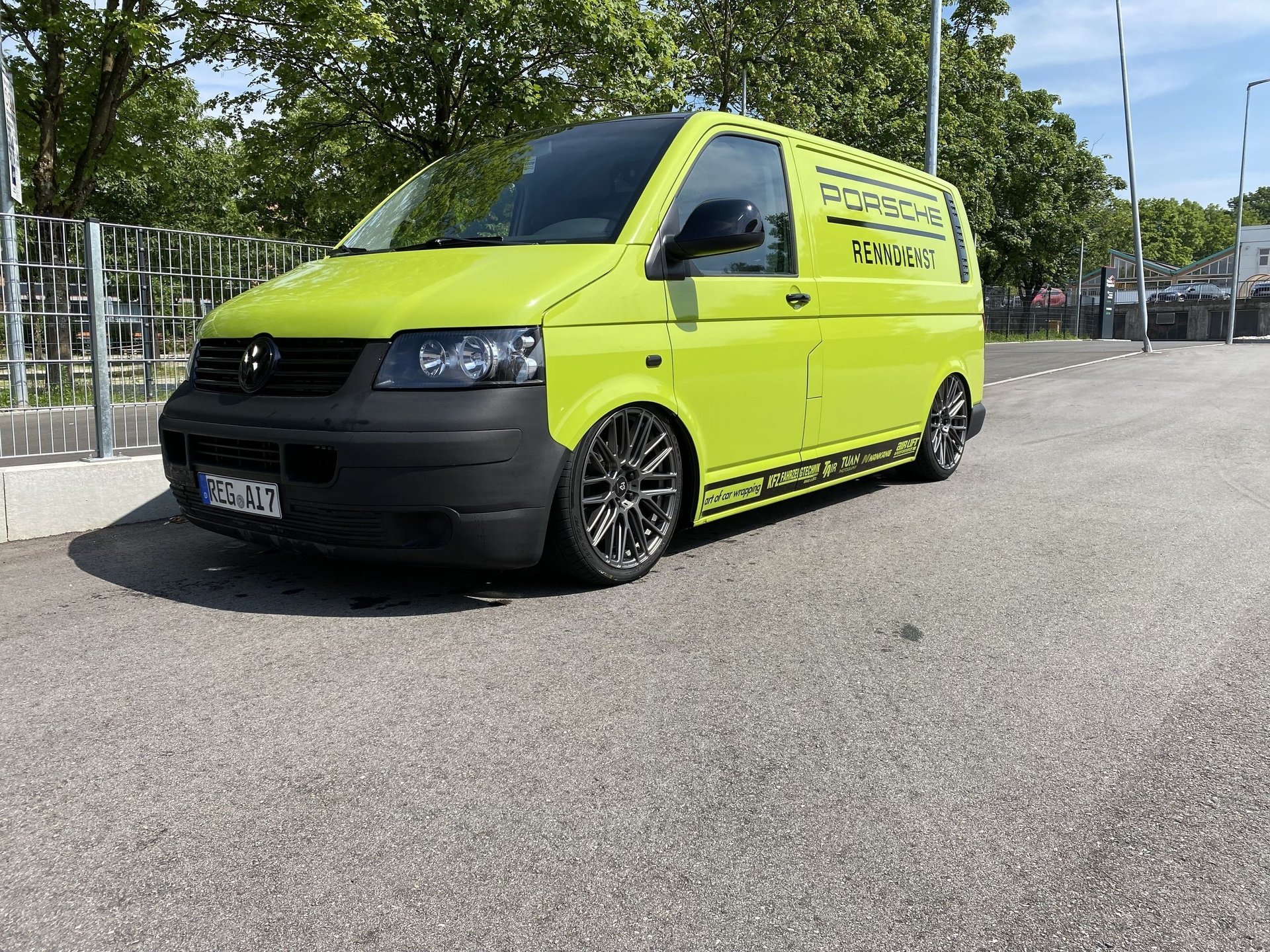 VOLKSWAGEN T5 Bus 7HC KV4 grau matt