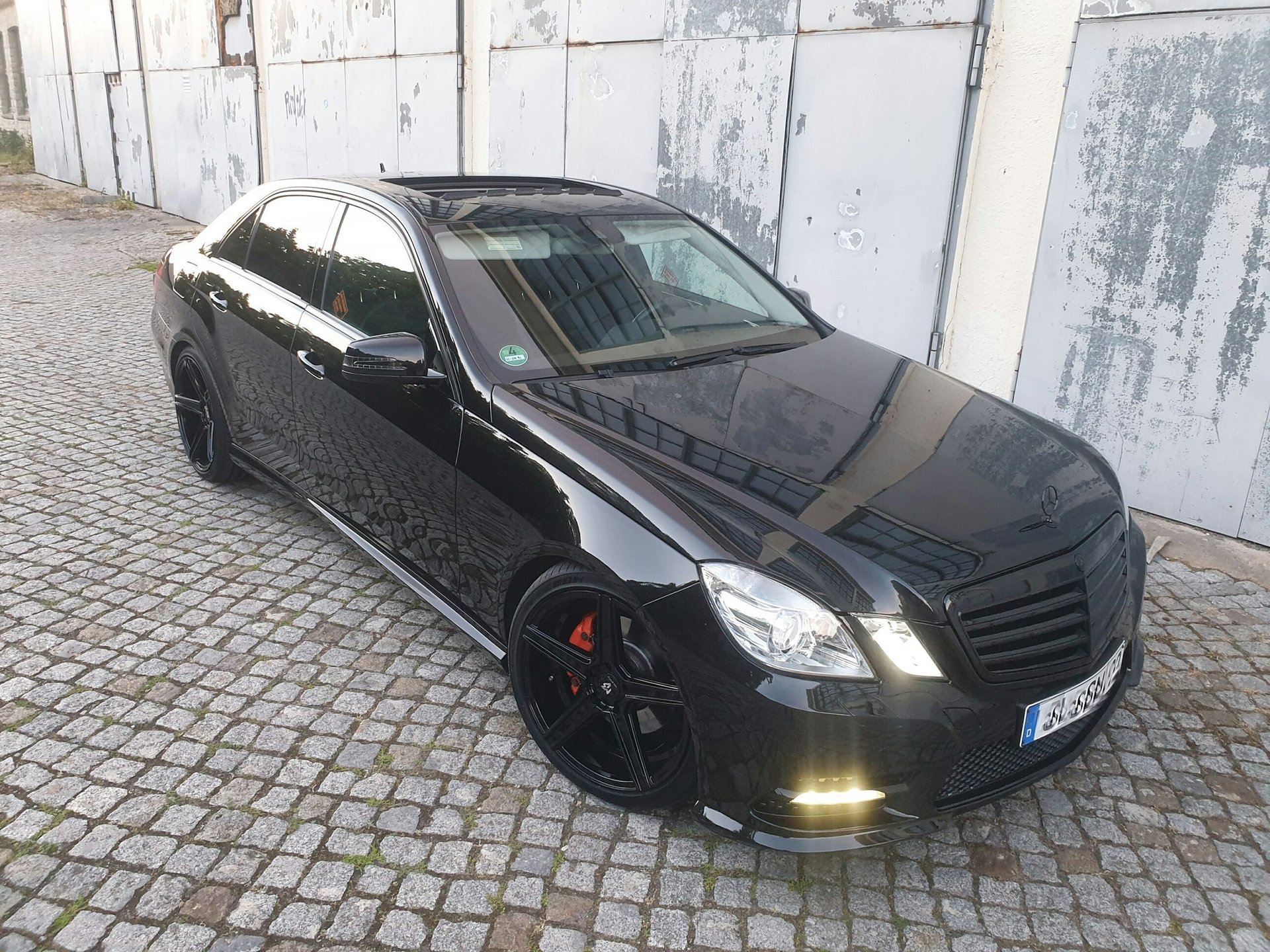 MERCEDES-BENZ E-Klasse 212 KV1 schwarz glänzend