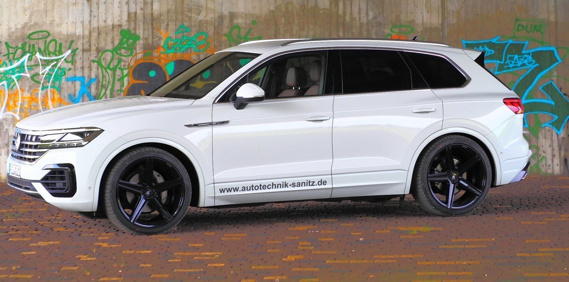 VOLKSWAGEN Touareg CR - KV1 schwarz glänzend