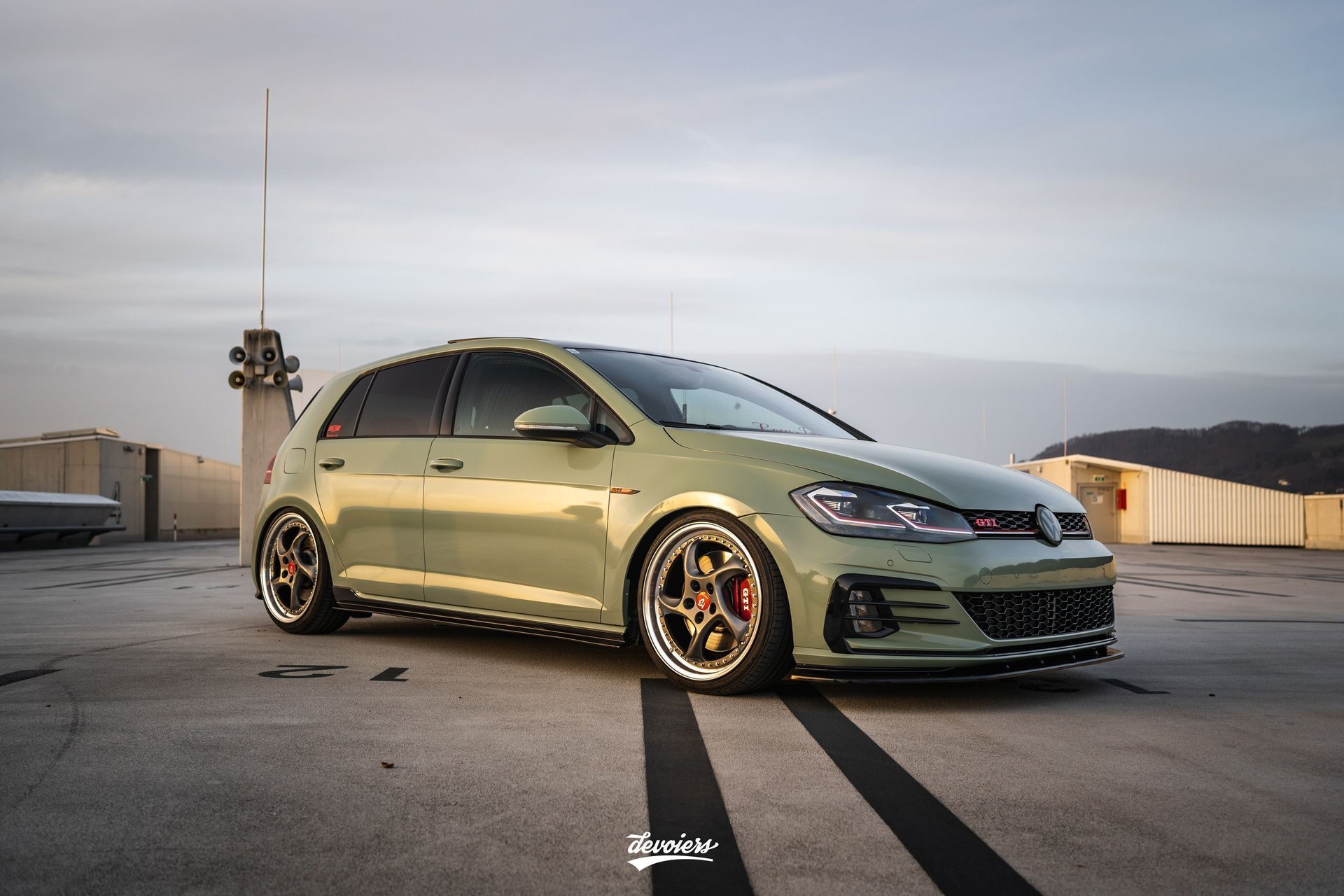 VOLKSWAGEN Golf 7 AU - TURBO S grau glänzend poliert