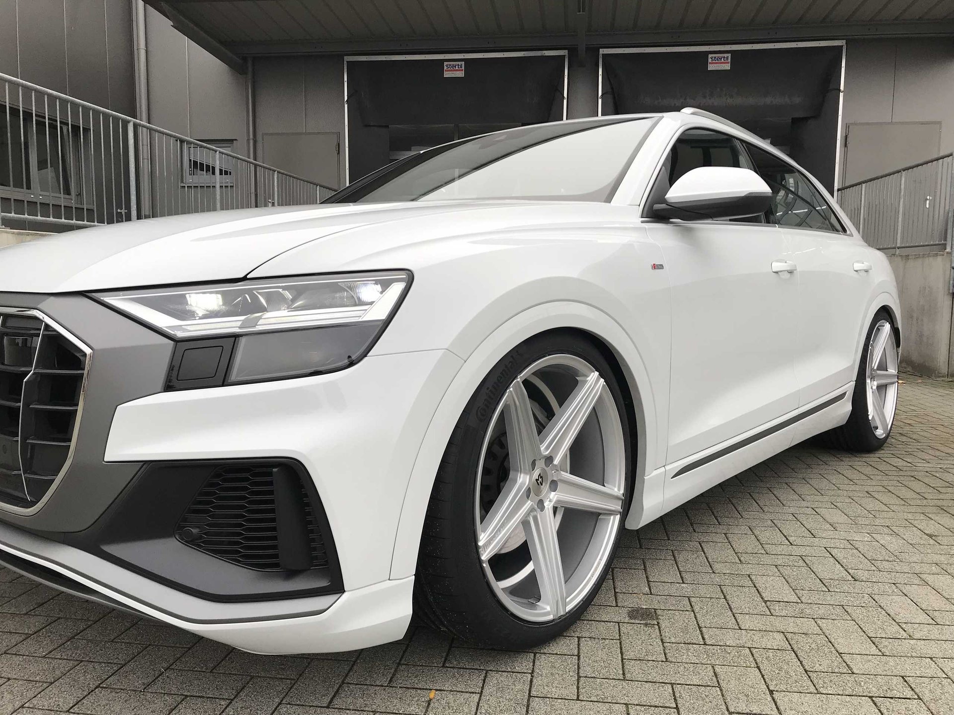 AUDI Q8 4L KV1 silber glänzend