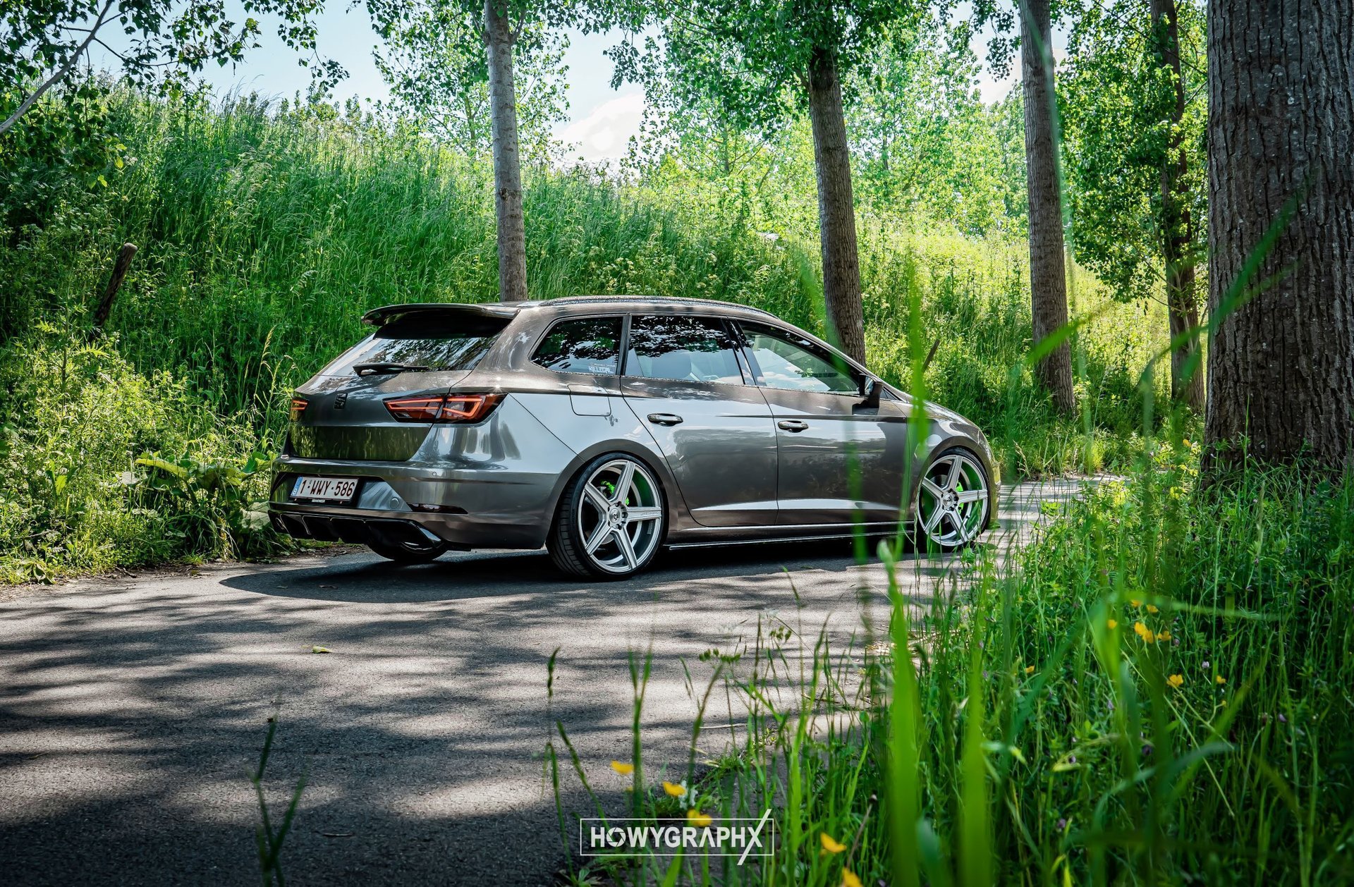 SEAT Leon 5F with mbDESIGN 19 inch alloy wheels