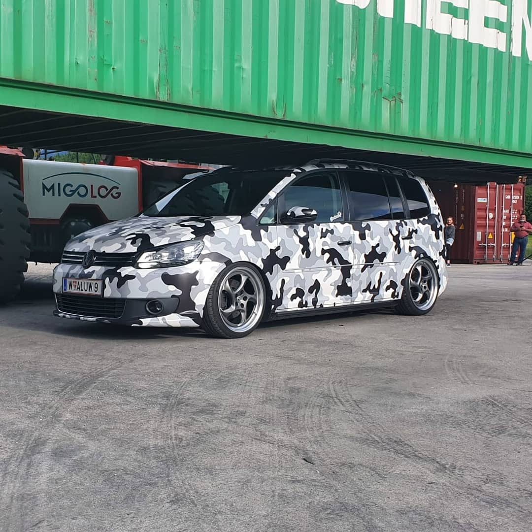 VOLKSWAGEN Touran 1T - TURBO grau glänzend poliert